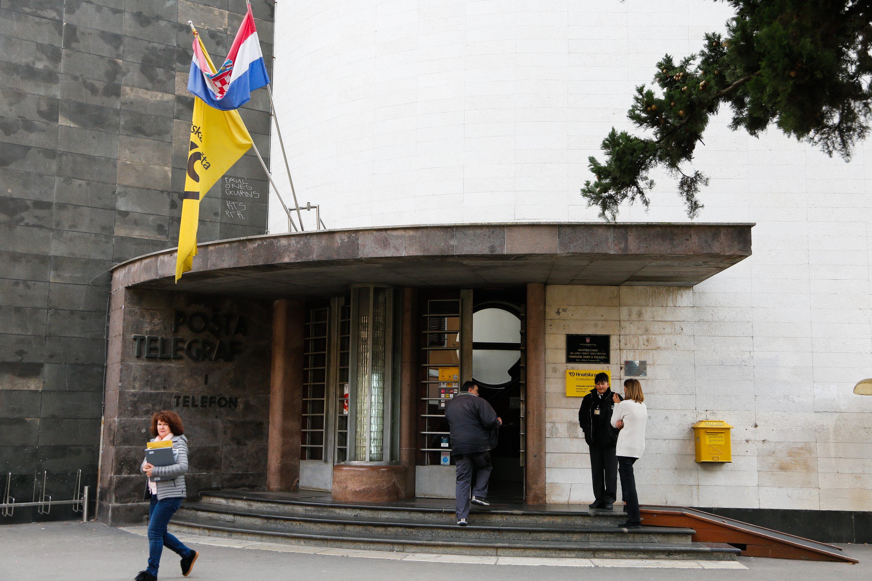 Područni ured HZMO-a u Puli nalazi se u zgradi pošte