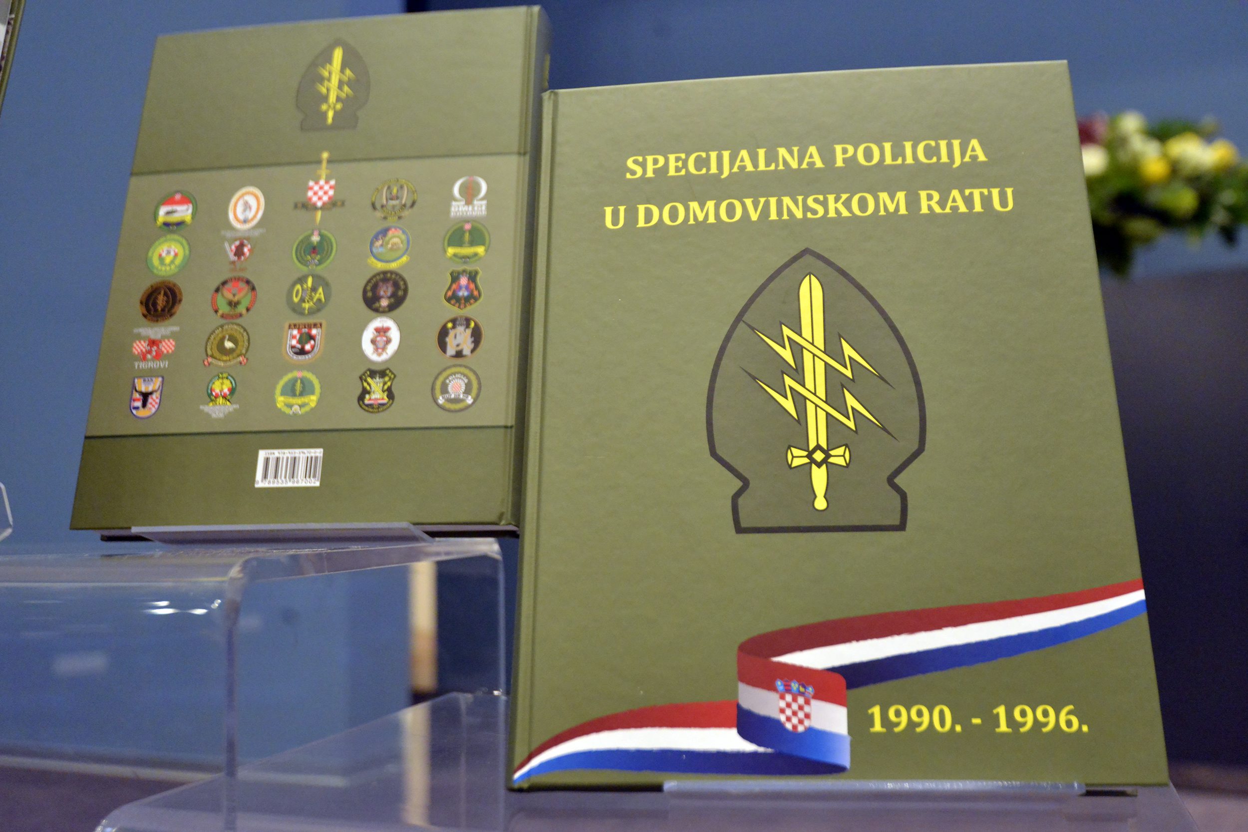 monografija_policija1-161117