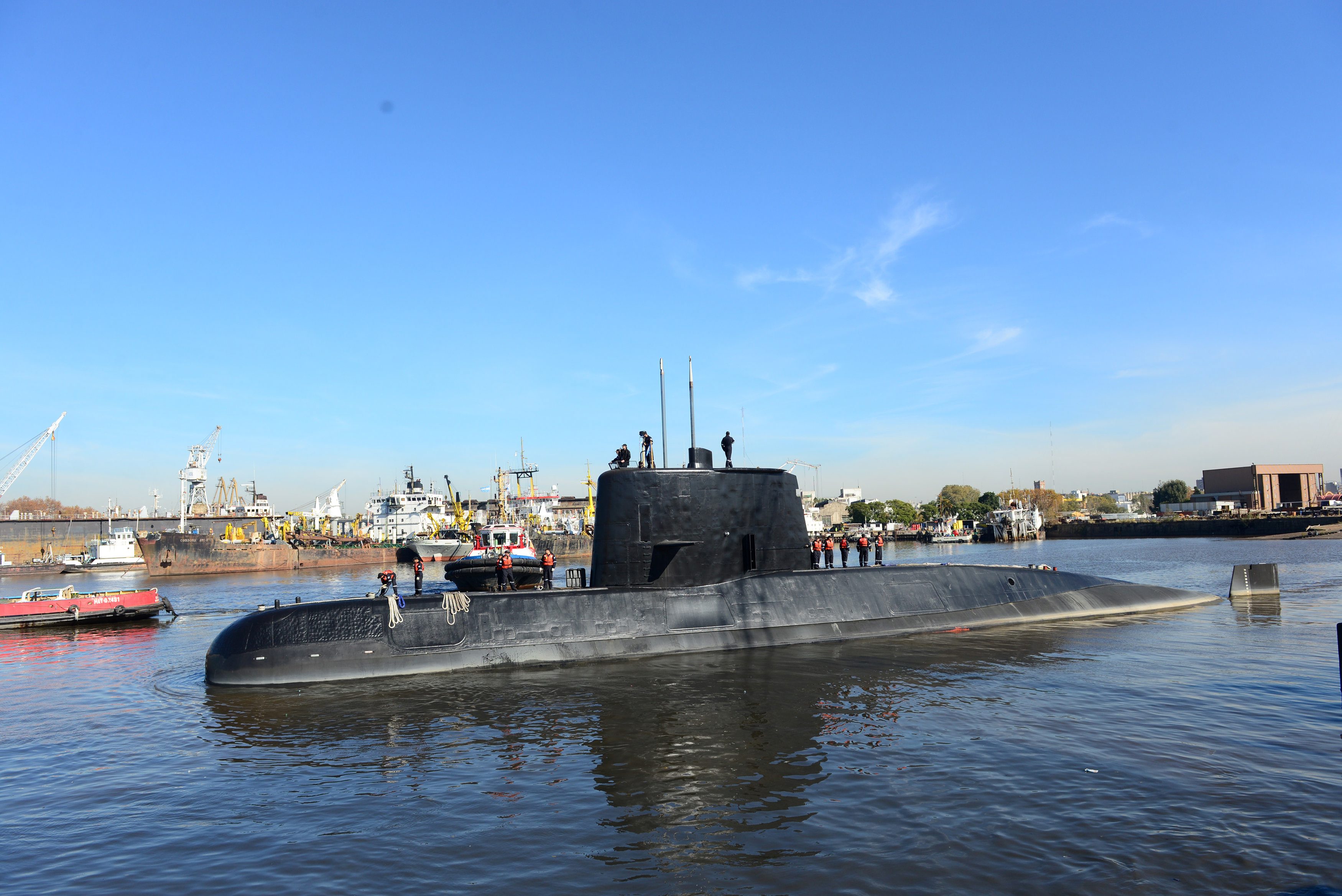 2017-11-17T164018Z_2133799104_RC156DE19390_RTRMADP_3_ARGENTINA-SUBMARINE