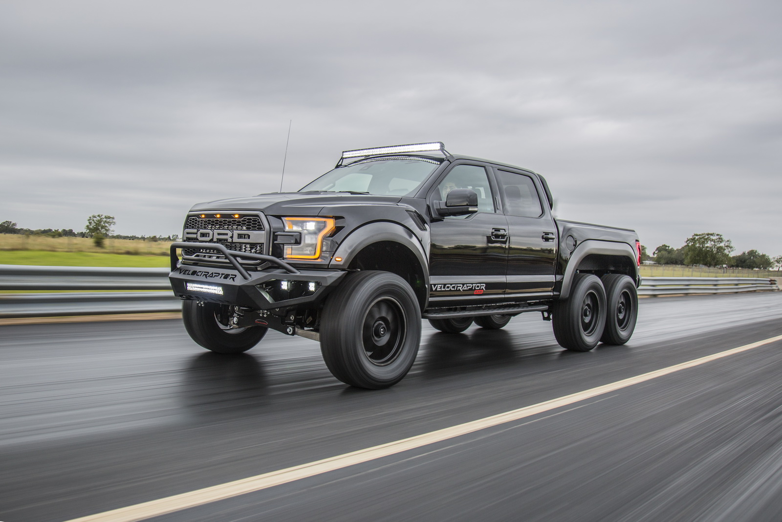 2018-hennessey-velociraptor-6x6-1