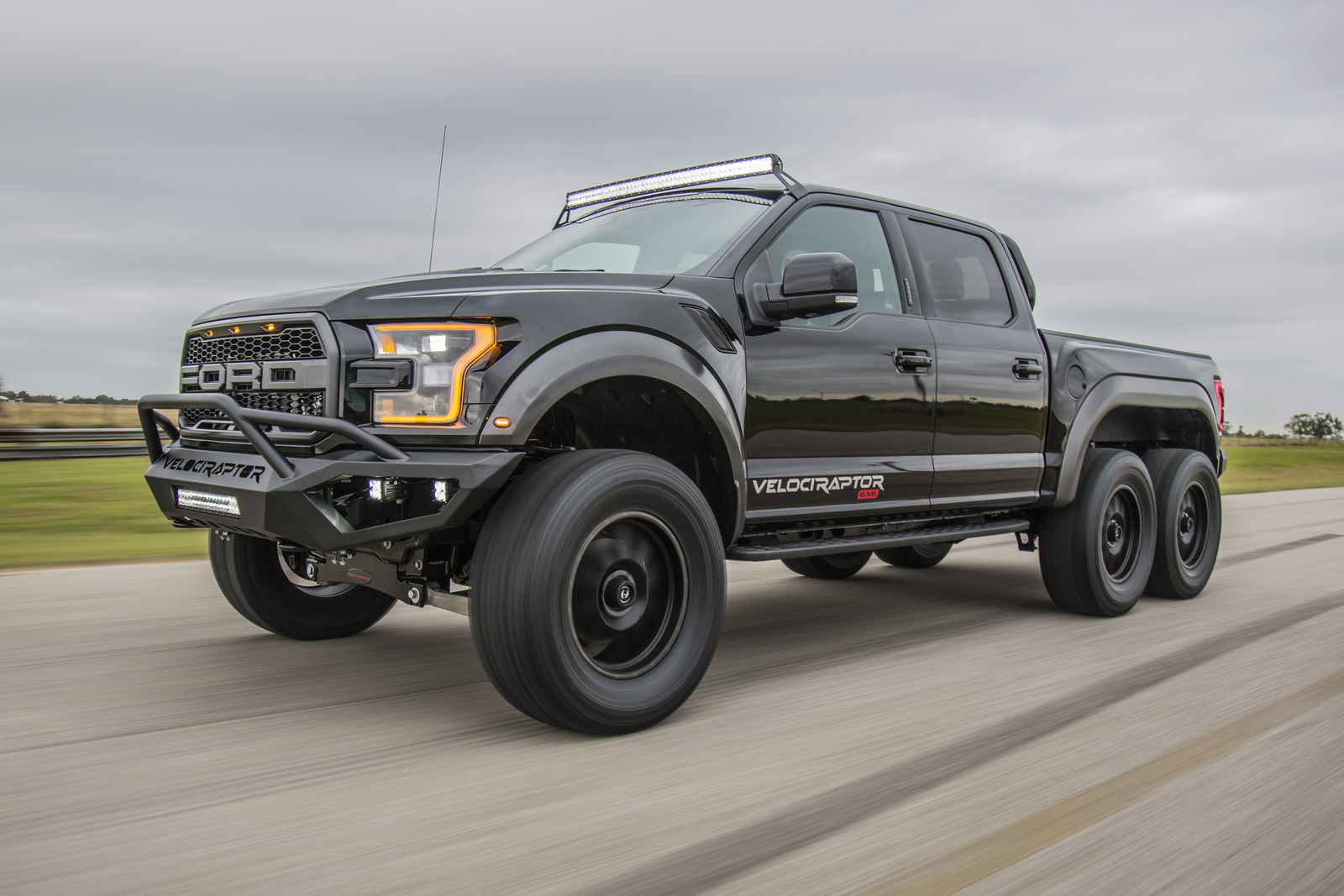 2018-hennessey-velociraptor-6x6-12
