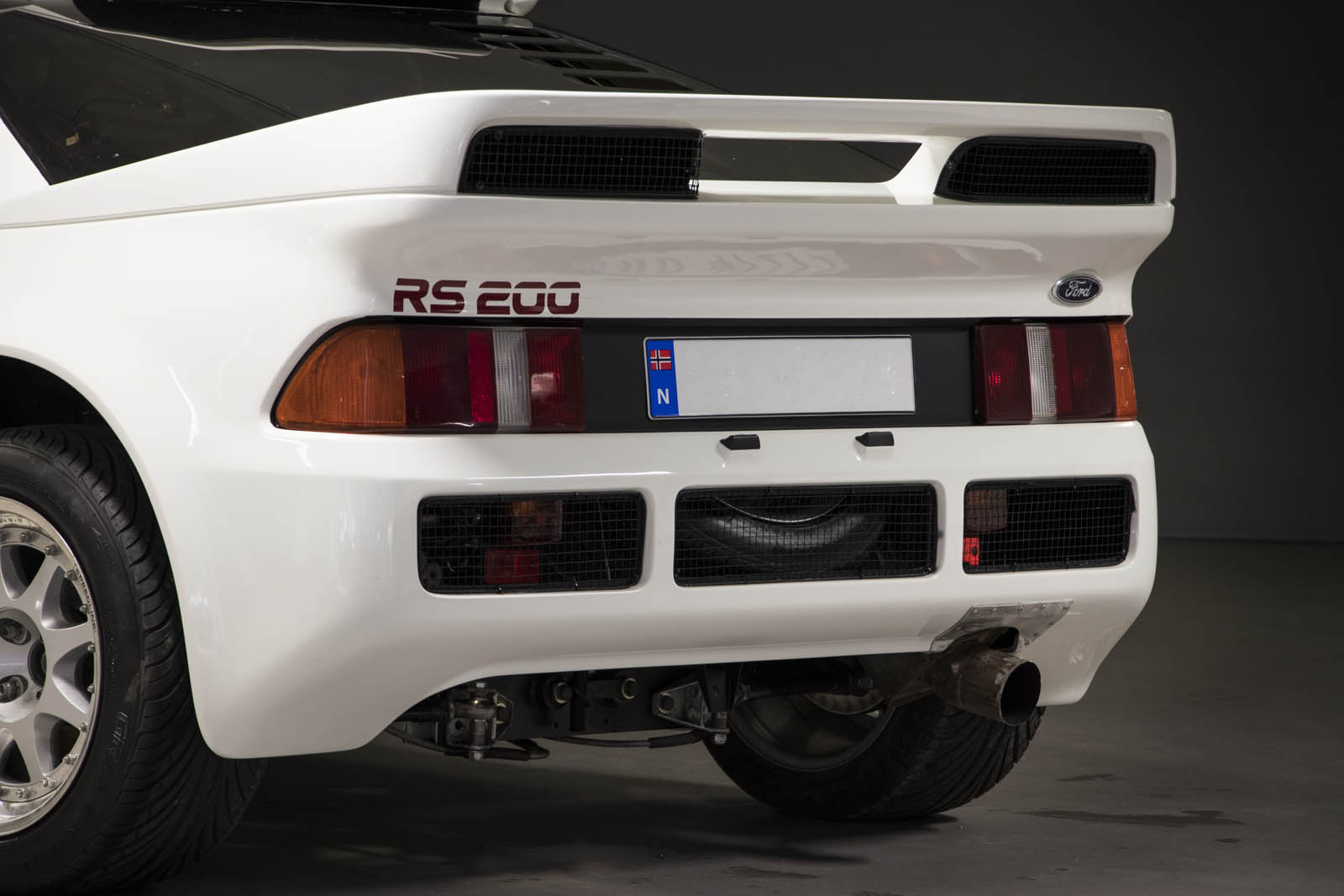 1986-ford-rs200-evolution-01