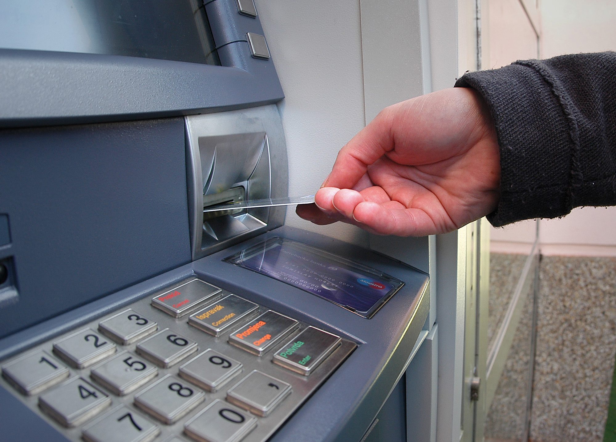 bankomati_kradja112-crn