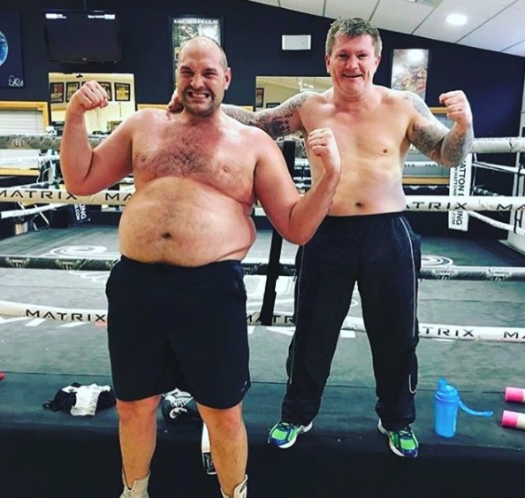 Tyson Fury (lijevo)
