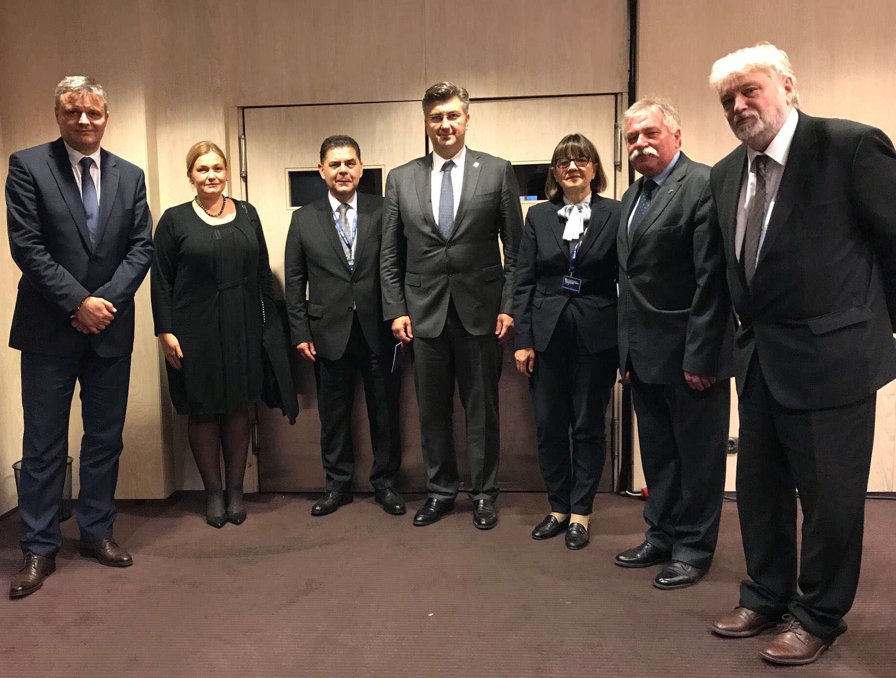 DPp7RmrXkAAS45h.jpg large