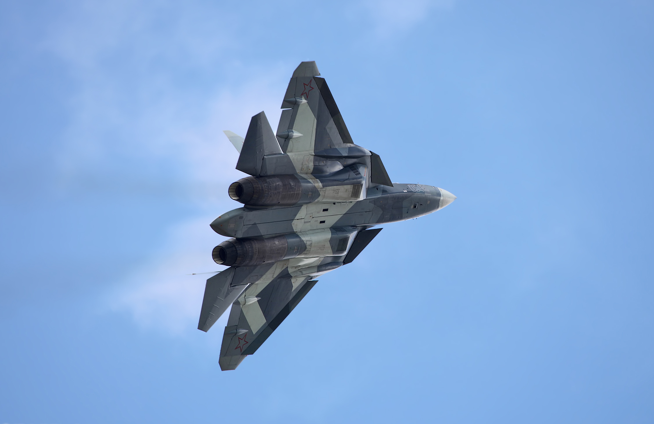 Prototip Suhoja Su-57 u letu 