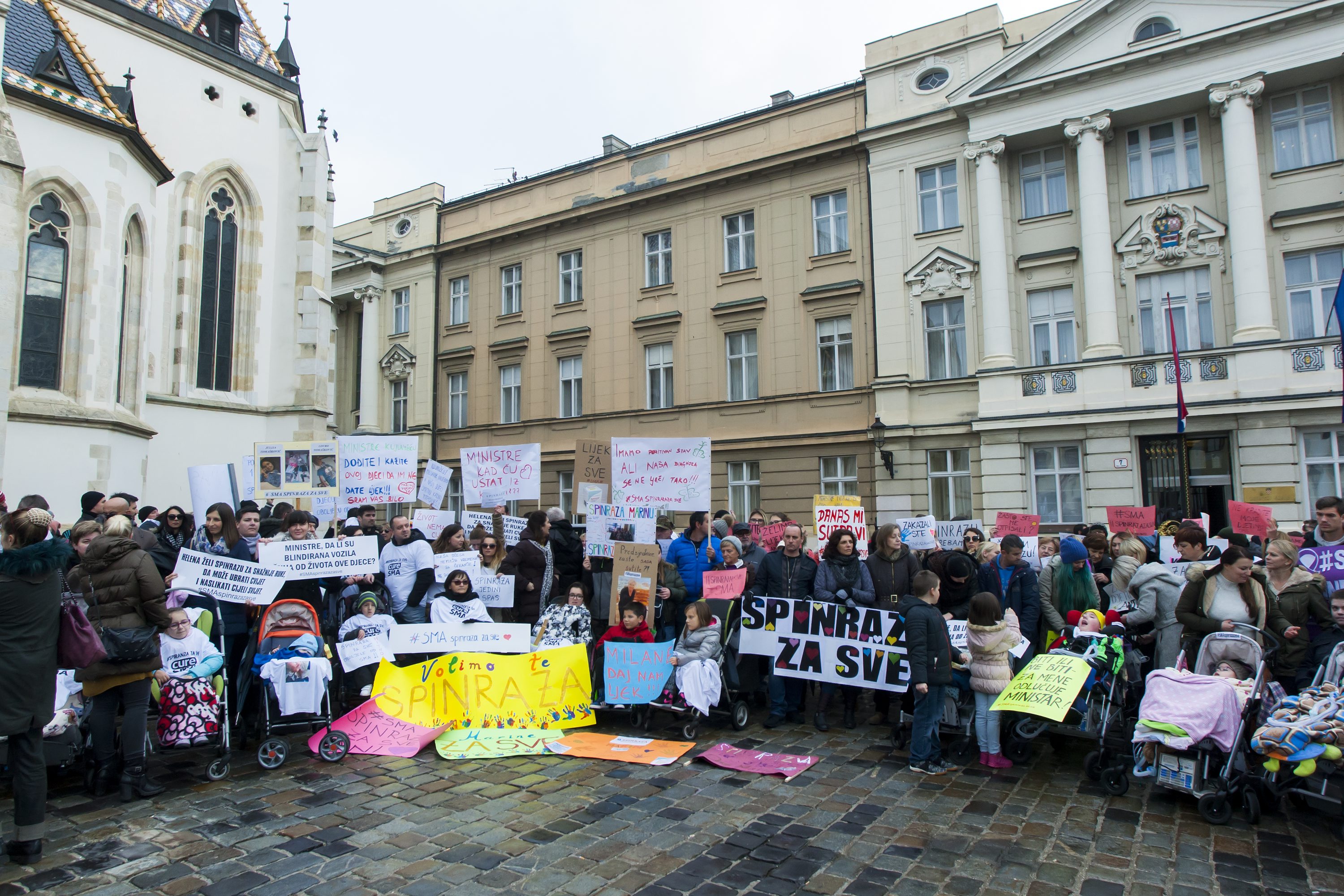 Prosvjed roditelja djece oboljele od spinalne mišićne atrofije zbog lijeka Spinraza