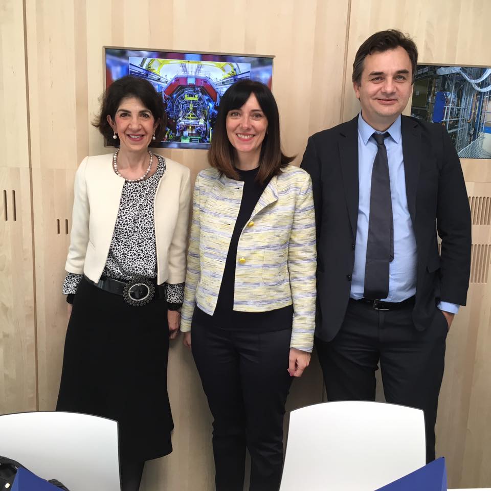 Direktorica CERN-a  Fabiola Gianotti s državnim tajnikom Tomom Antičićem i ministricom Divjak