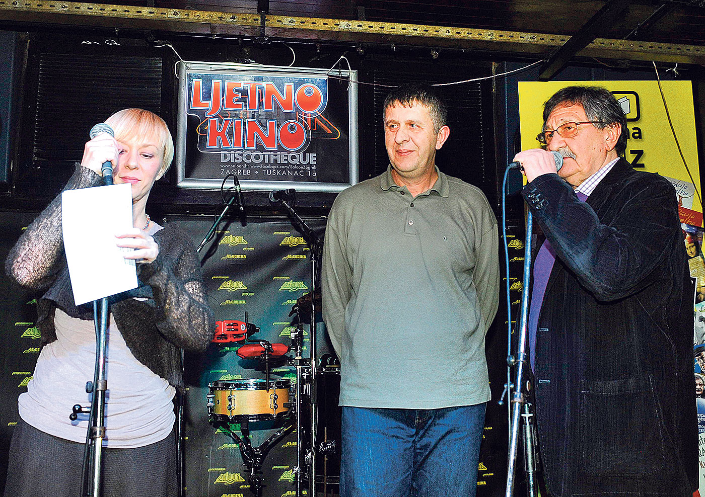 Dobitnik Nagrade V.B.Z.-a Josip Mlakić ( u sredini)