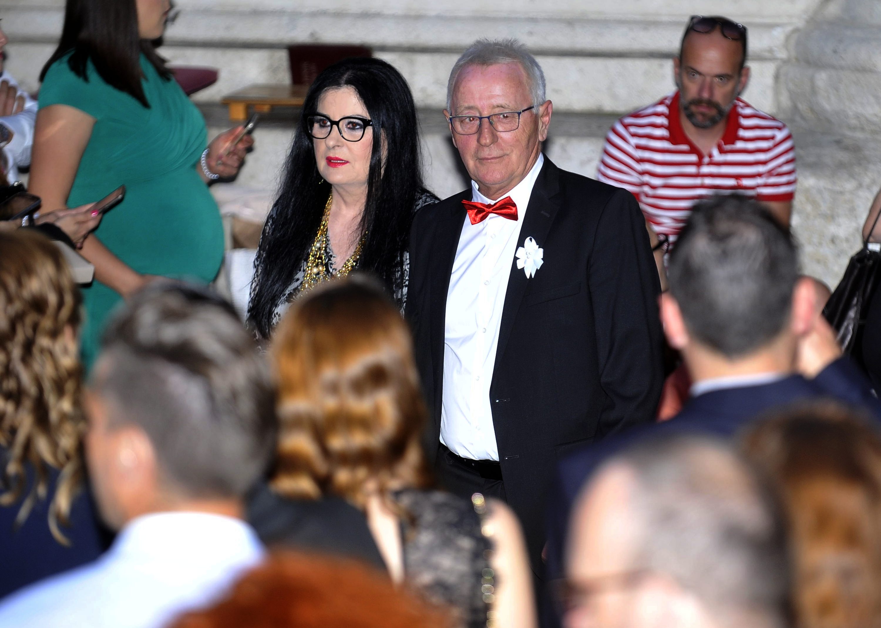 Oliver Dragojević sa suprugom Vesnom