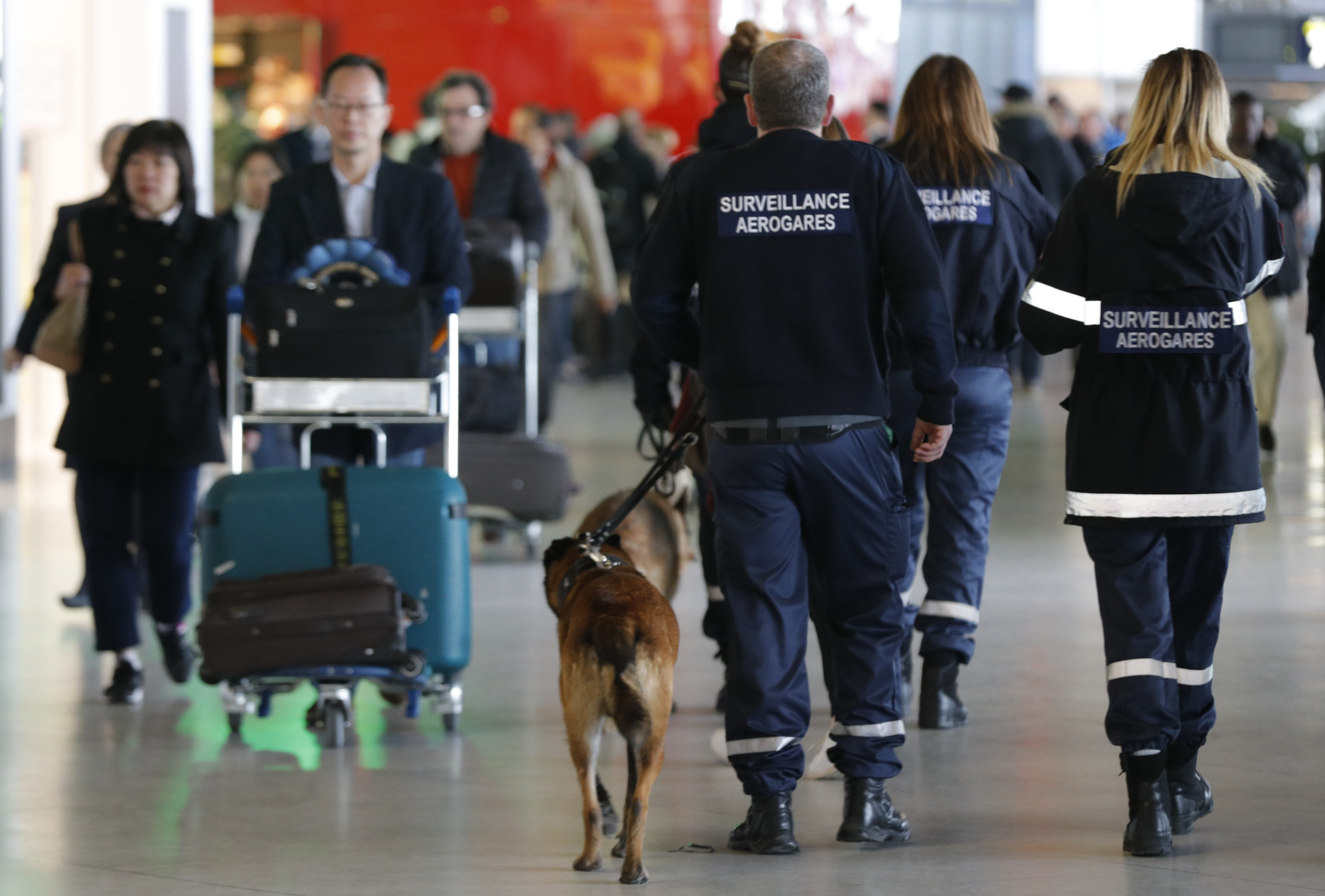 Ilustracija: Unutrašnjost aerodroma Charles de Gaulle 