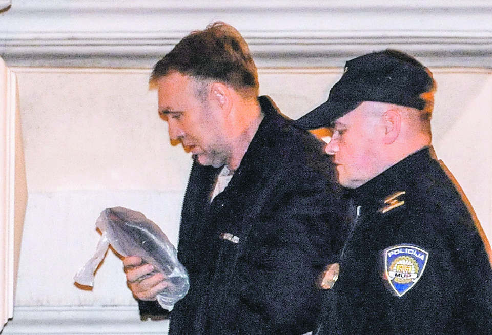 Privodjenje Željka Vrbata, osumnjičenog za pljačku zaštitarskog kombija u Ulici grada Gospića.