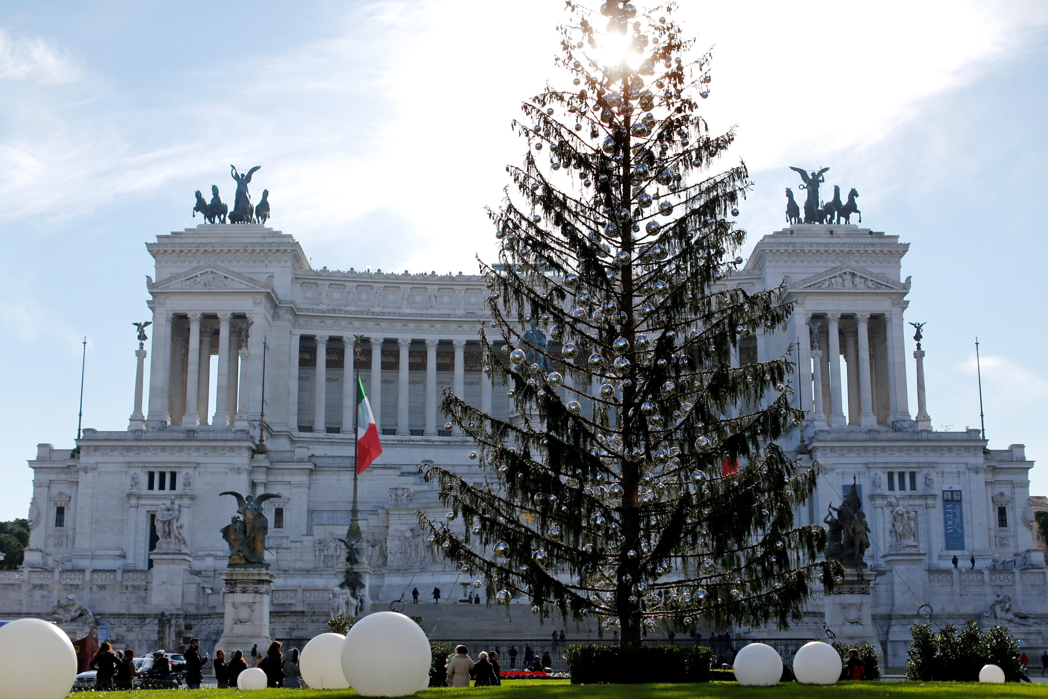 2017-12-19T131228Z_1920049020_RC1EFA0F2AE0_RTRMADP_3_CHRISTMAS-SEASON-ITALY-TREE
