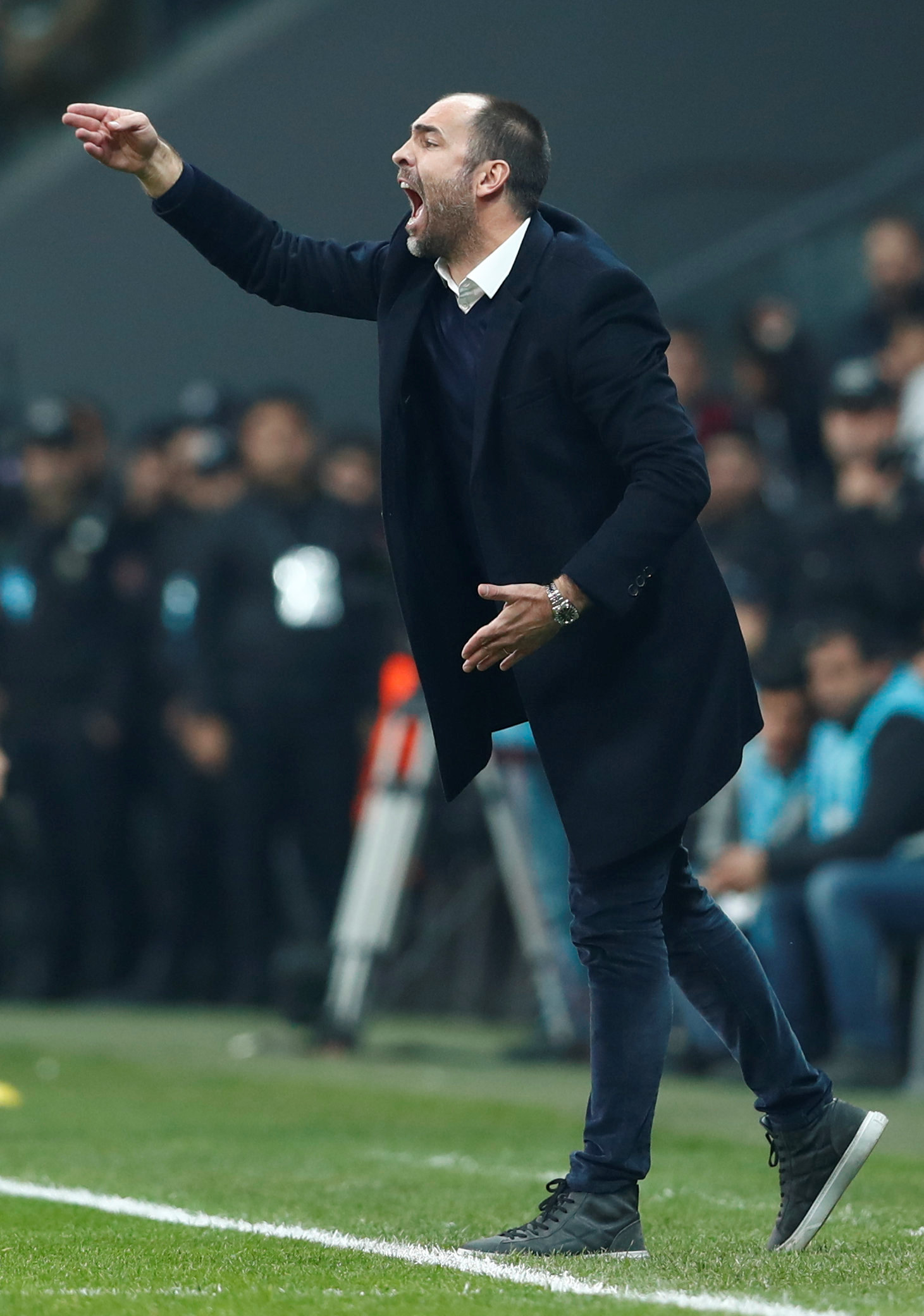 2017-12-02T180929Z_1040544529_RC121ED1E160_RTRMADP_3_SOCCER-TURKEY-BES-GAL