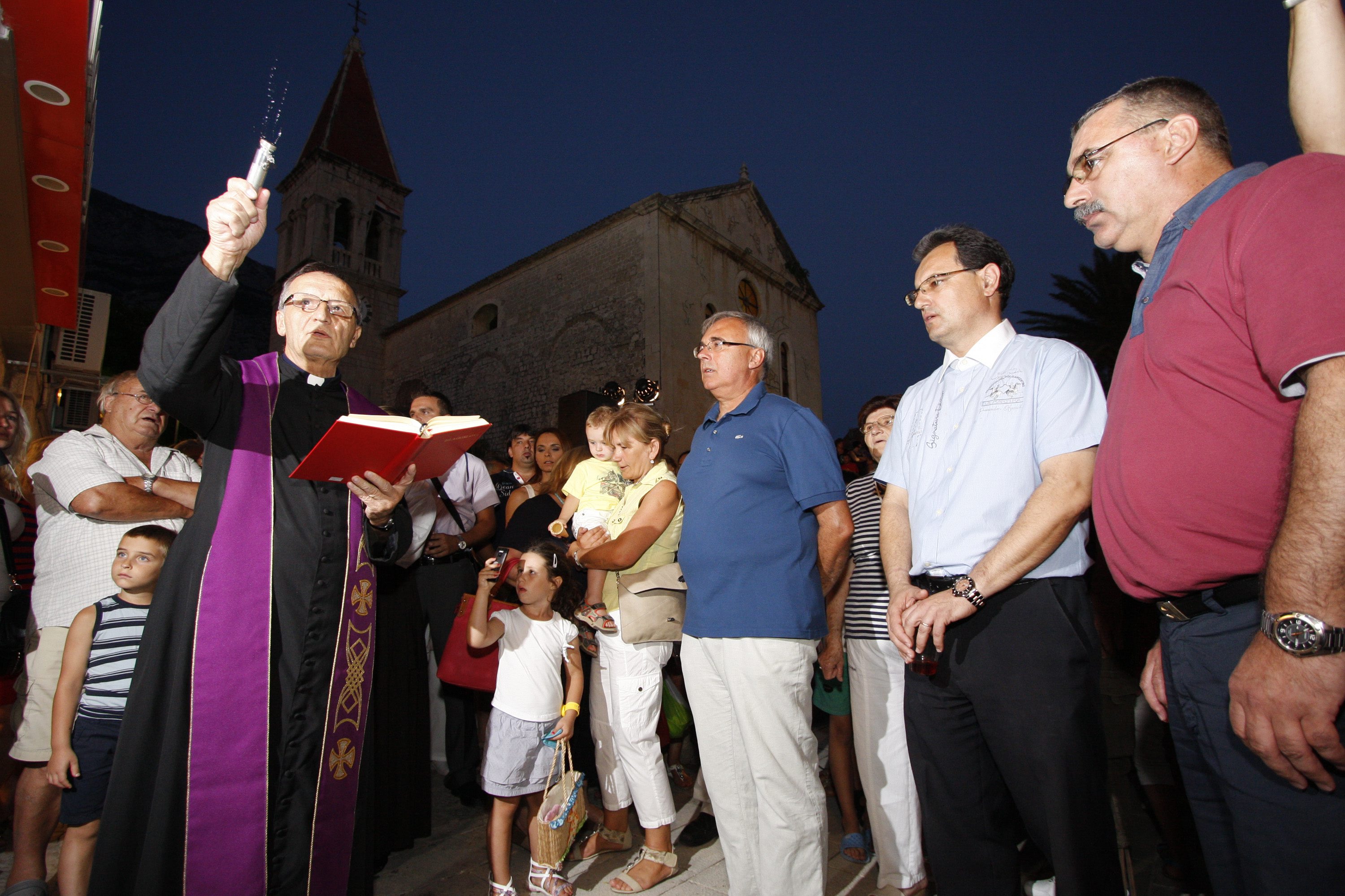 Ilustracija, blagoslov u Makarskoj