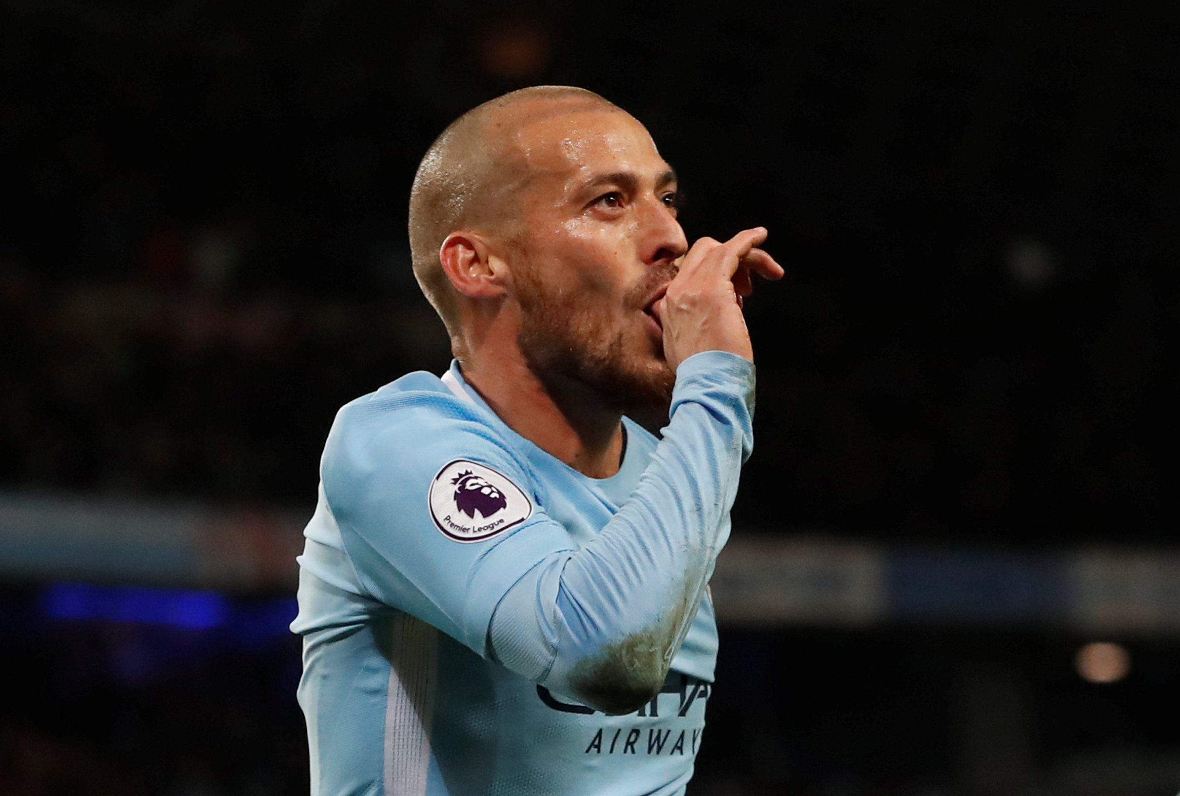 2017-12-03T174603Z_605951351_RC1A22218860_RTRMADP_3_SOCCER-ENGLAND-MCI-WHU