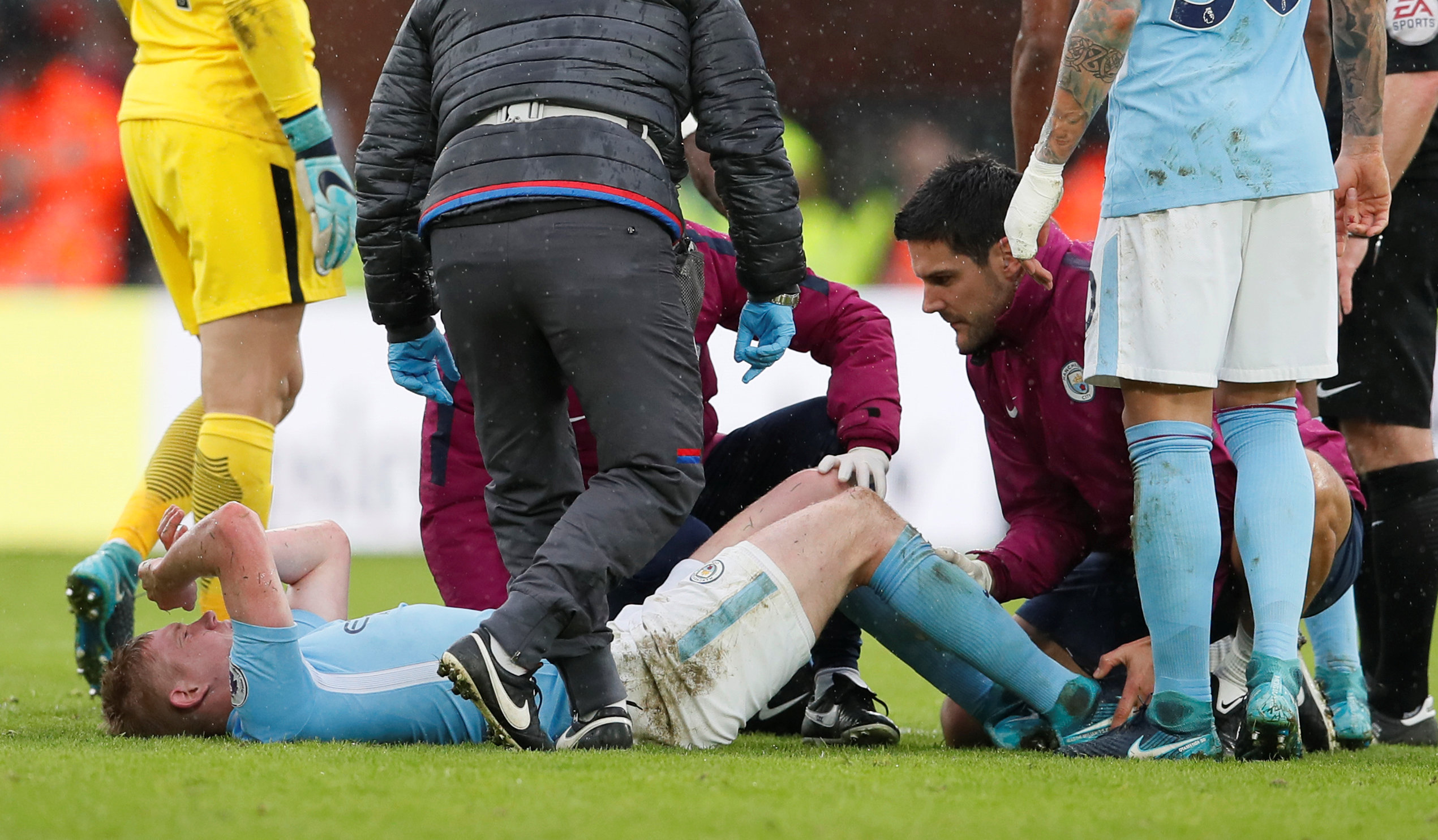 2017-12-31T140127Z_1871274068_RC1713FFE6A0_RTRMADP_3_SOCCER-ENGLAND-CRY-MCI