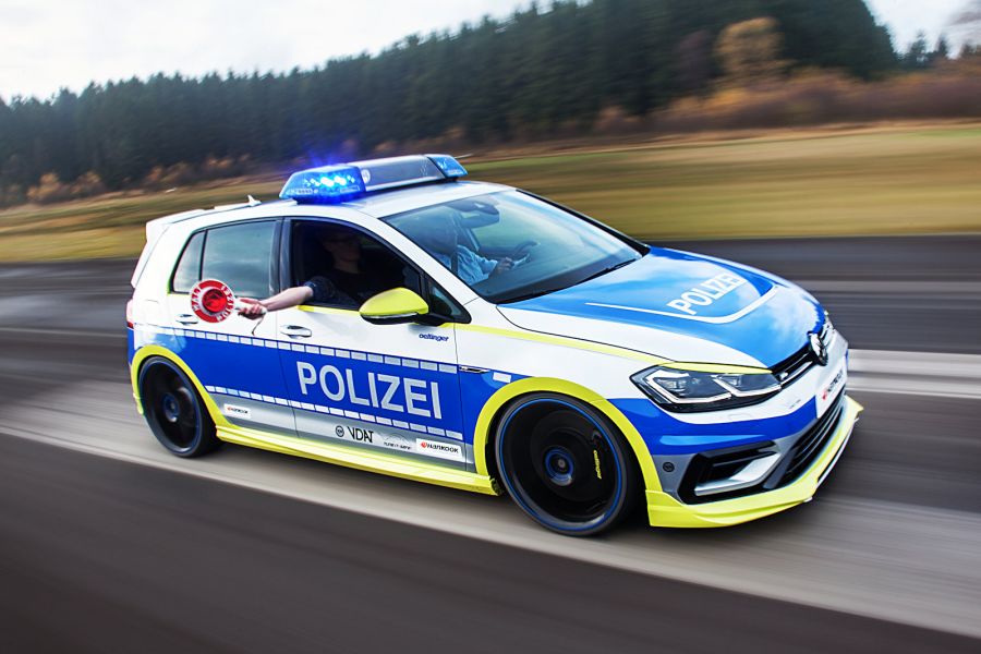 400-PS-OETTINGER-VW-Golf-400R-Polizeiauto-Tuning-2017-1