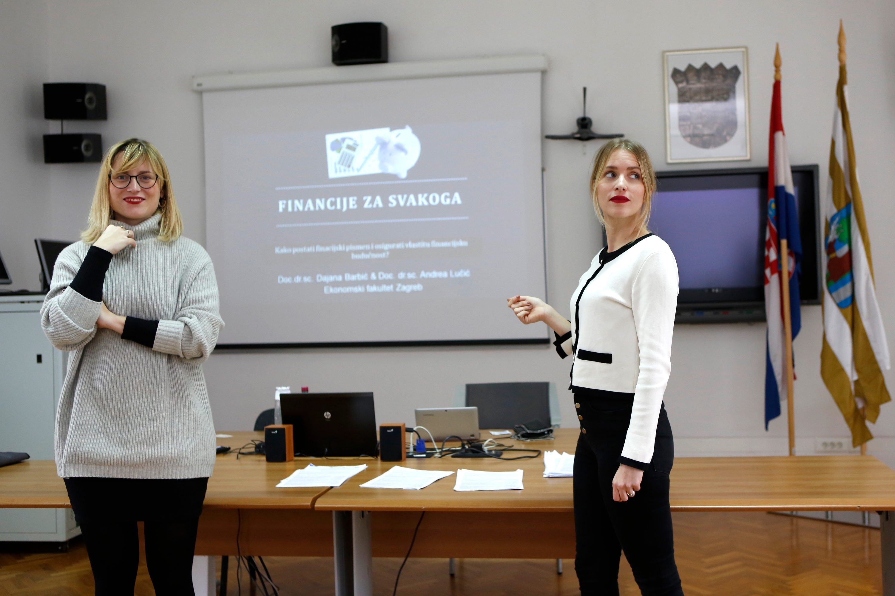 Na fotografiji: Andrea Lučić i Dajana Barbić, radionica Financije za svakoga