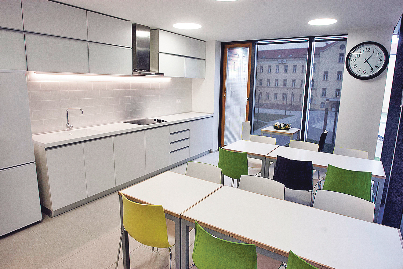 158772-203129-studentski_do