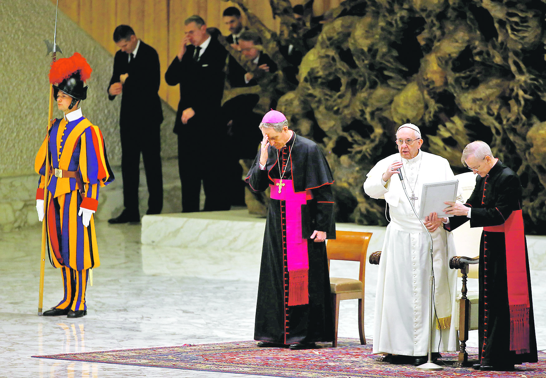 106790-137347-2017-02-08T095133Z_1856247944_RC1486EC5110_RTRMADP_3_POPE-GENERALAUDIENCE