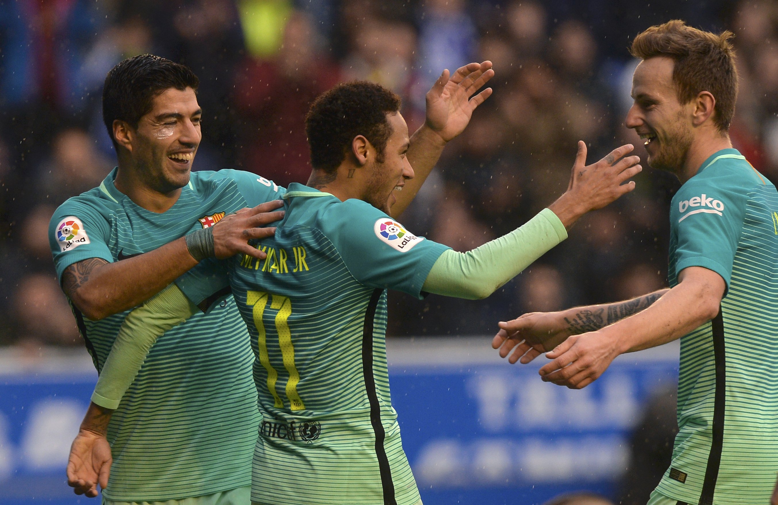 2017-02-11T161025Z_975617486_LR1ED2B18X1VB_RTRMADP_3_SOCCER-SPAIN-ALV-FCB