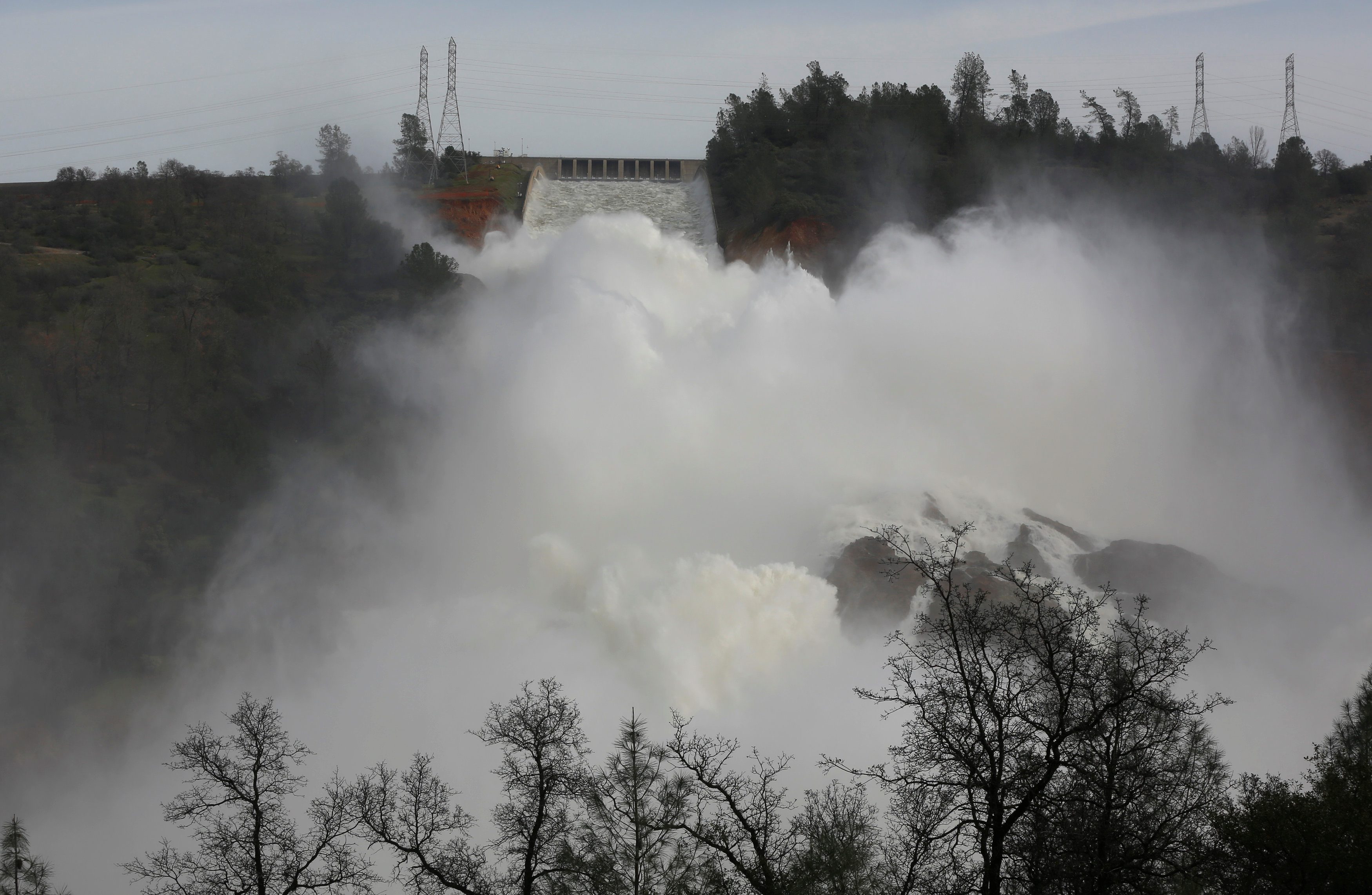 2017-02-13T194433Z_1337935504_RC1FB4F83D60_RTRMADP_3_CALIFORNIA-DAM