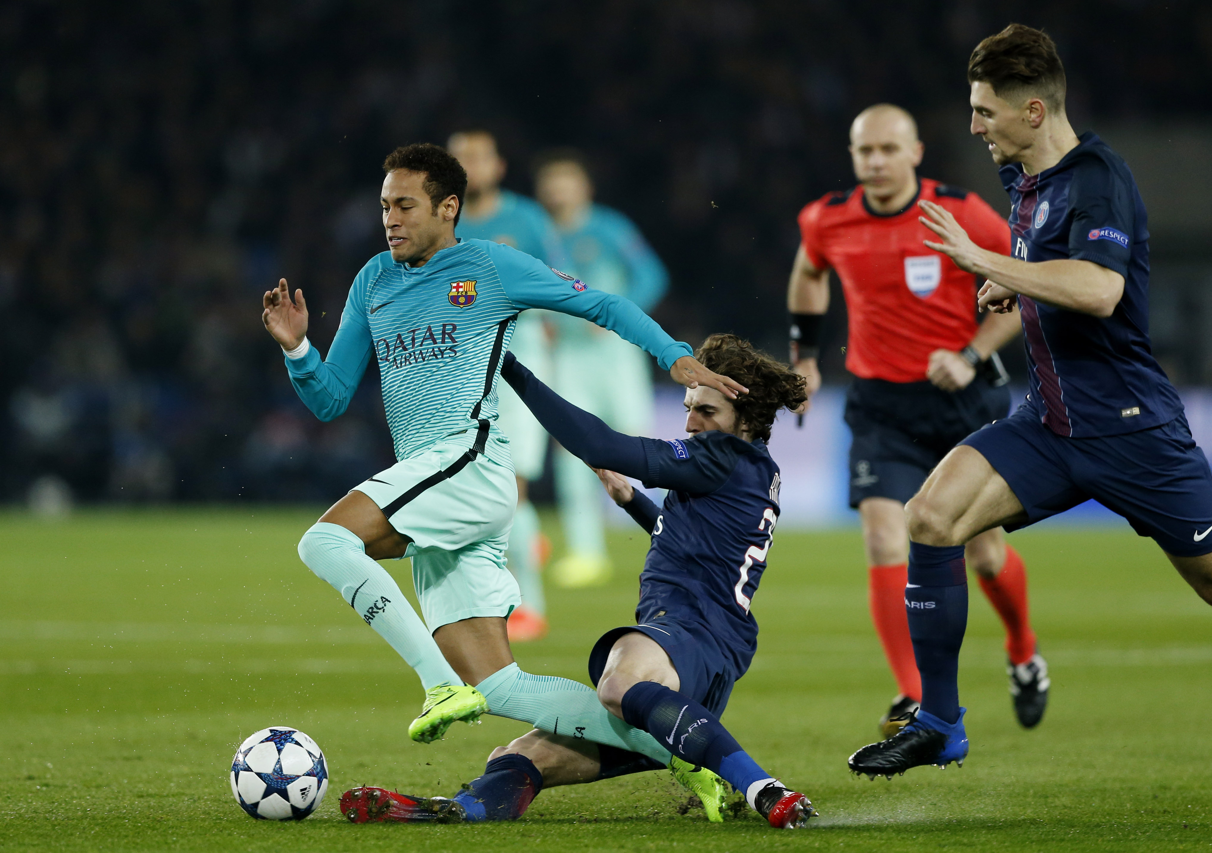 2017-02-14T195442Z_130103682_MT1ACI14751367_RTRMADP_3_SOCCER-CHAMPIONS-PSG-FCB