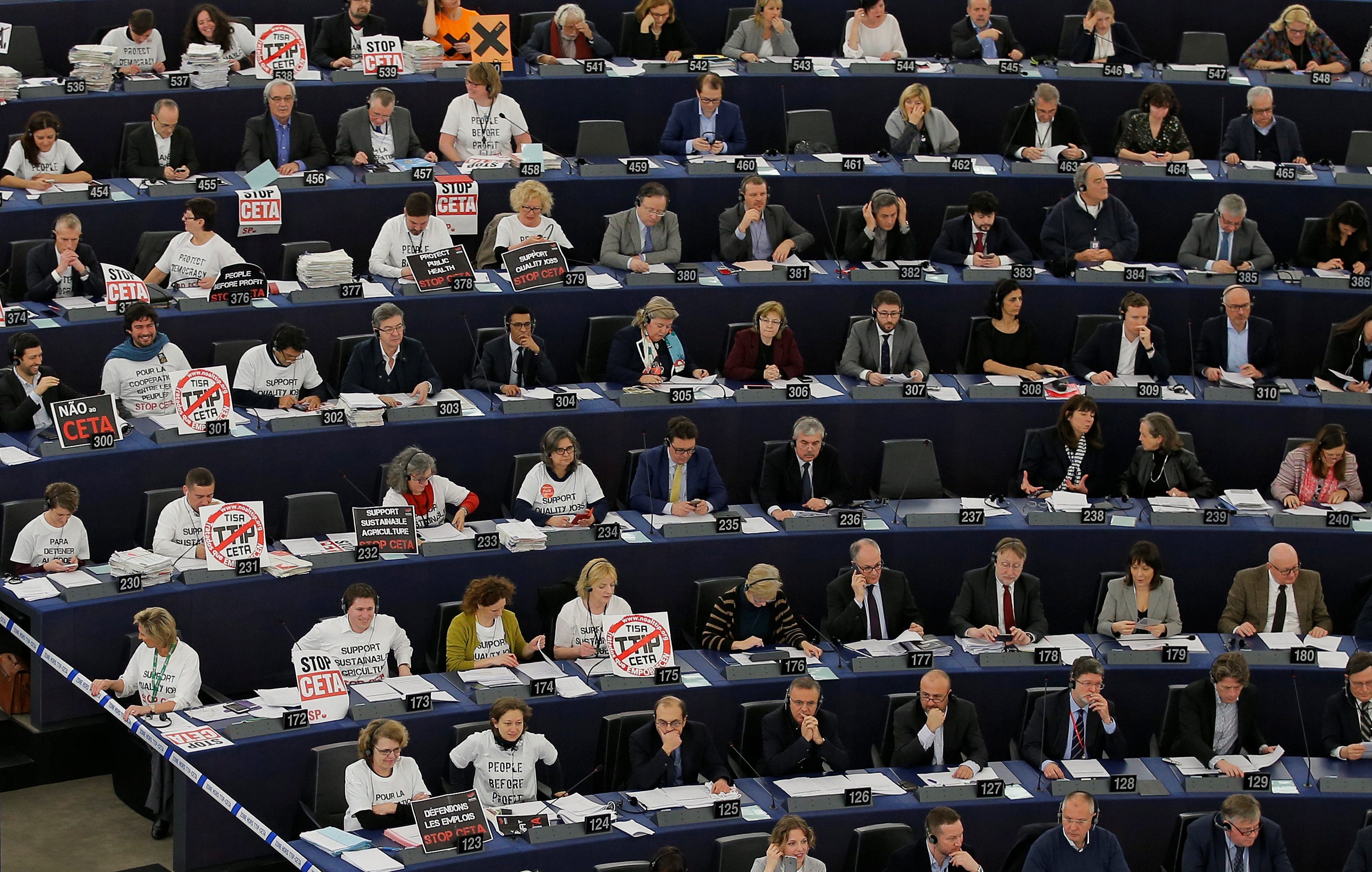 2017-02-15T120636Z_717370527_RC151F869E30_RTRMADP_3_EU-CANADA-CETA