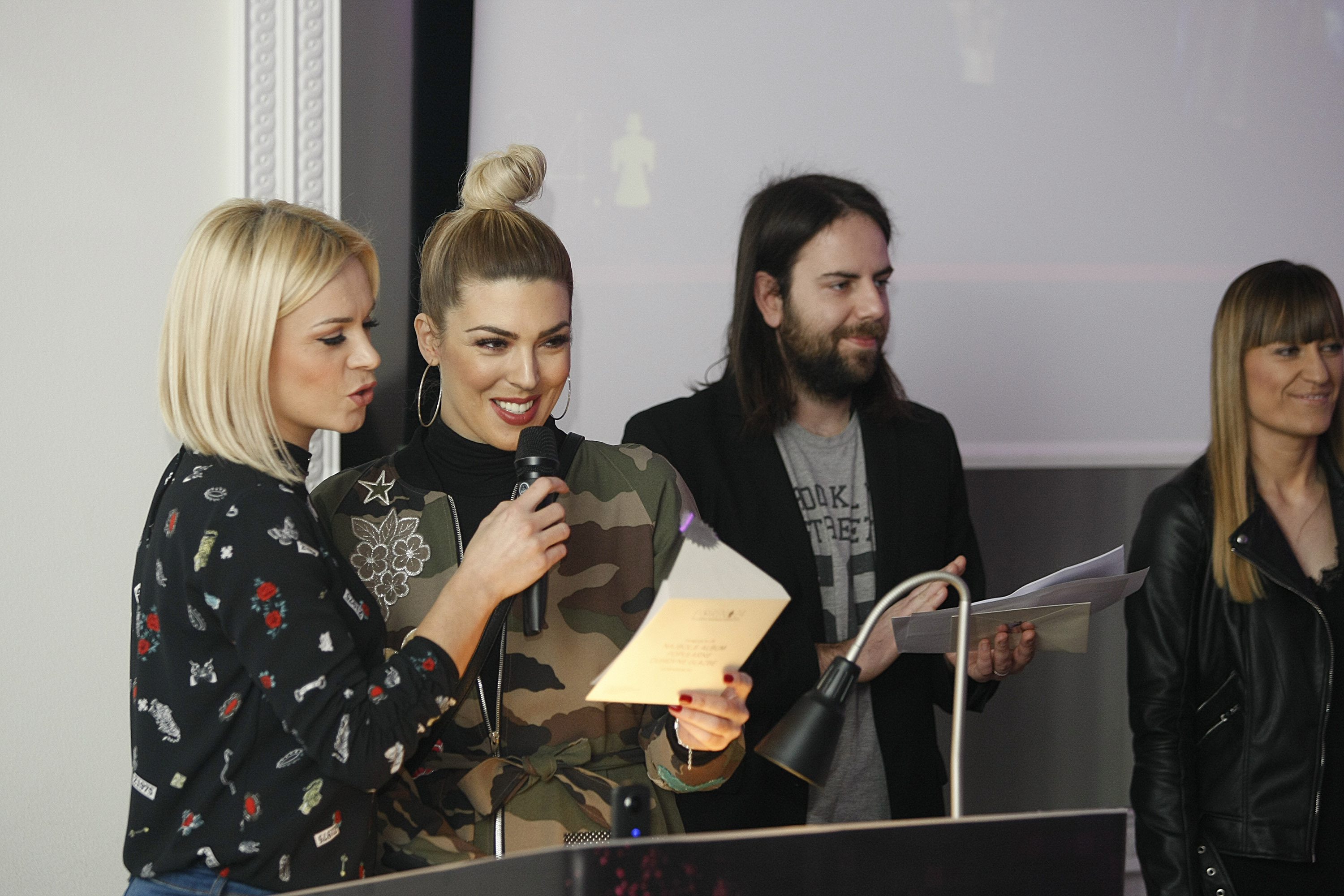 Na fotografiji: Ivana Marić, Lea Mijatović.