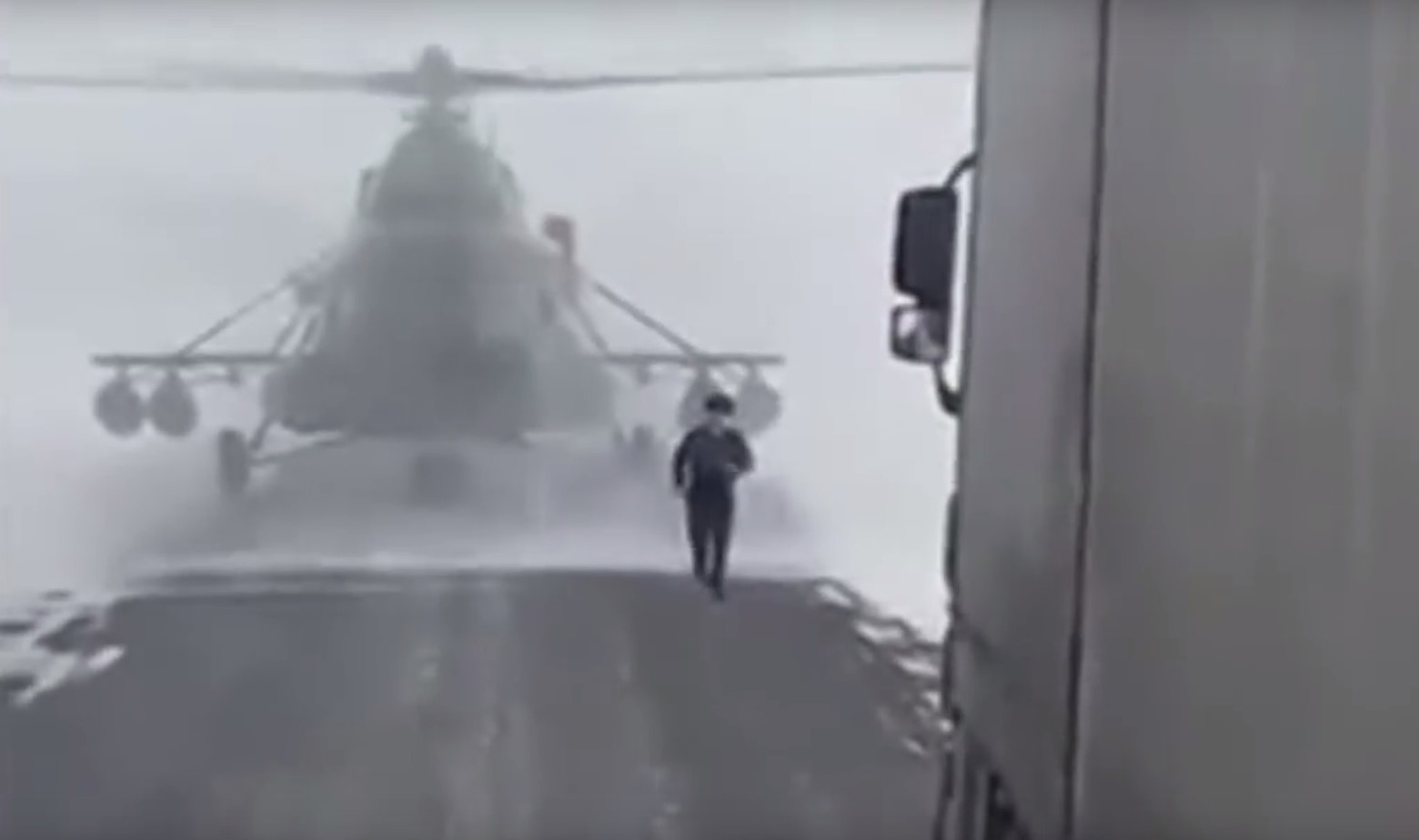 Helikopter usred ceste_1