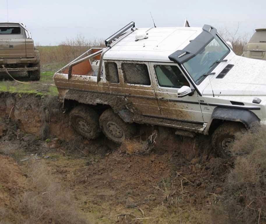 mercedes-amg-g63-6x6-gets-stuck-in-mud-in-azerbaijan-second-g63-6x6-rescues-it-115466_1