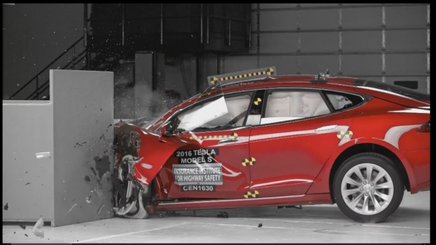 tesla-crash-test