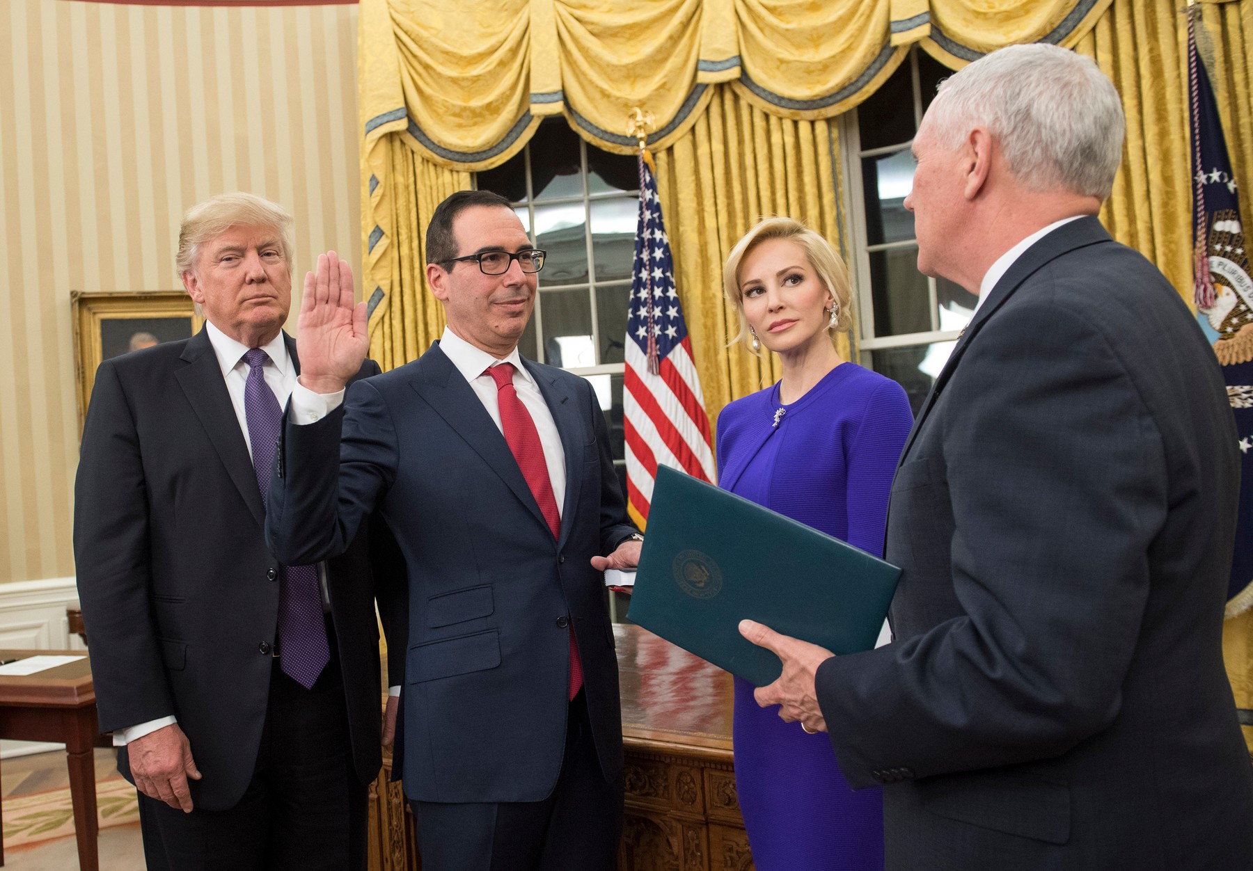 Steve Mnuchin i Louise Linton na prisegi za tajnika državne riznice u Bijeloj kući