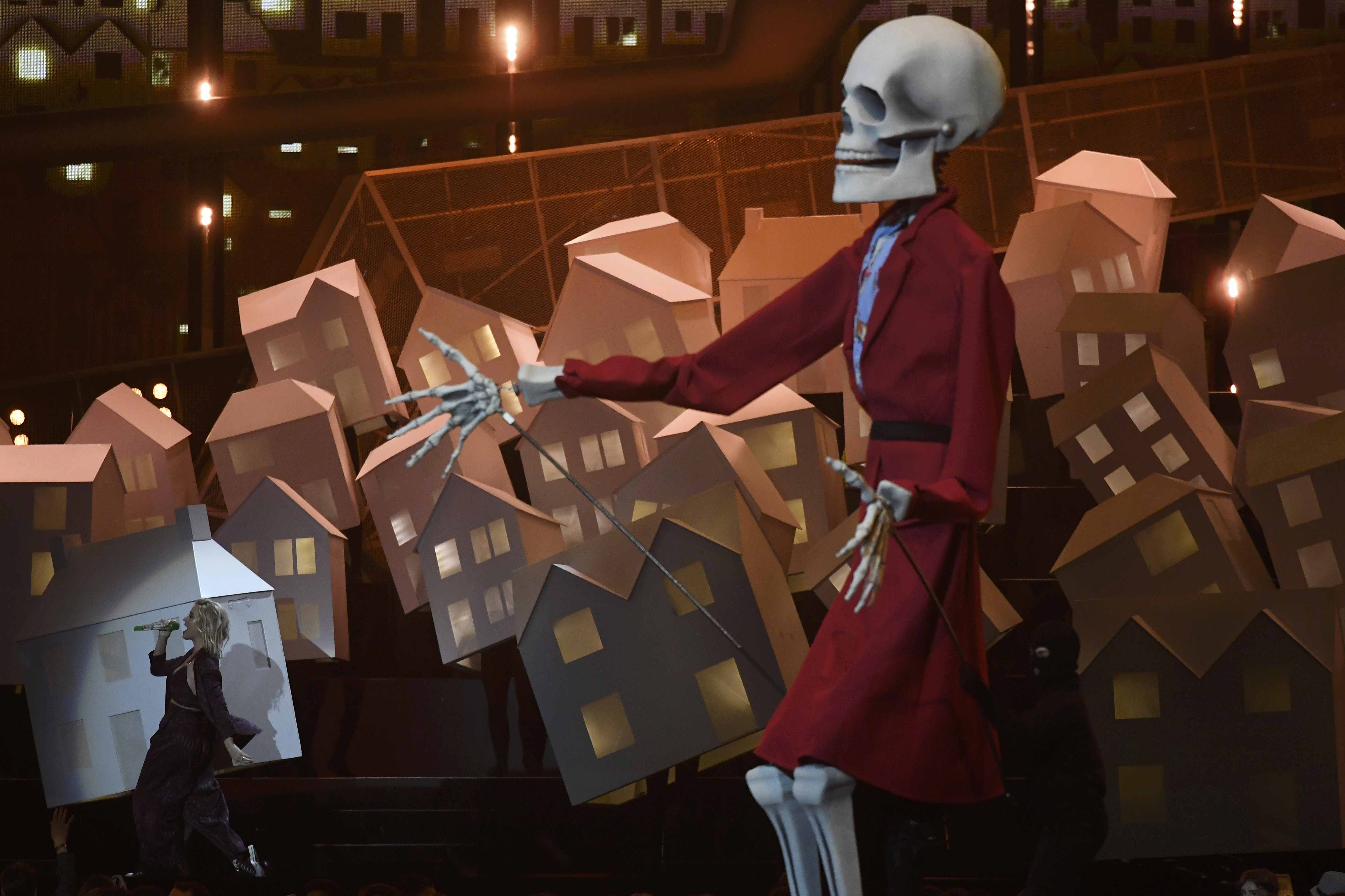 2017-02-22T212533Z_828648567_LR1ED2M1NI22N_RTRMADP_3_AWARDS-BRITS