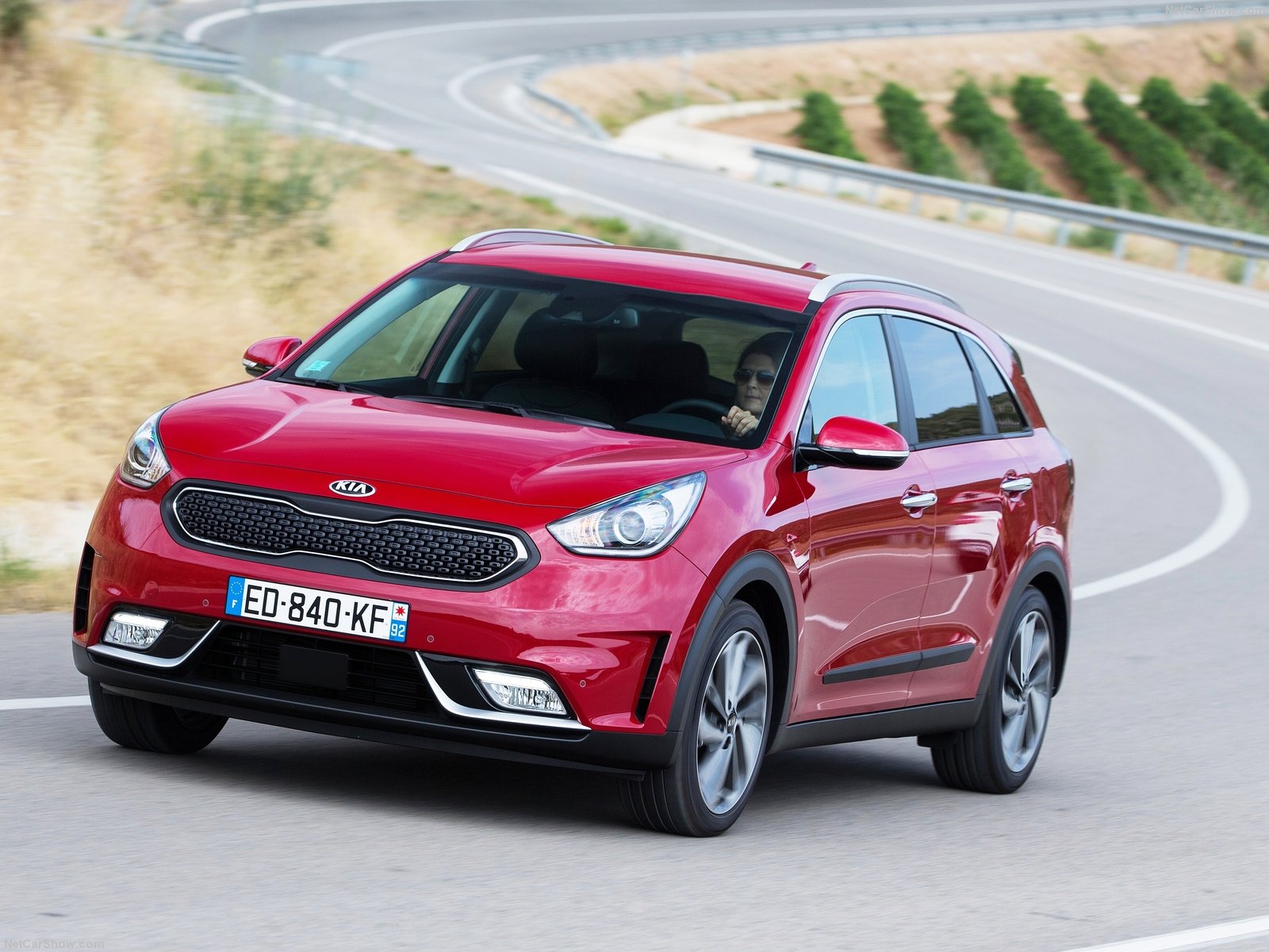 Kia-Niro_EU-Version-2017-1600-1a
