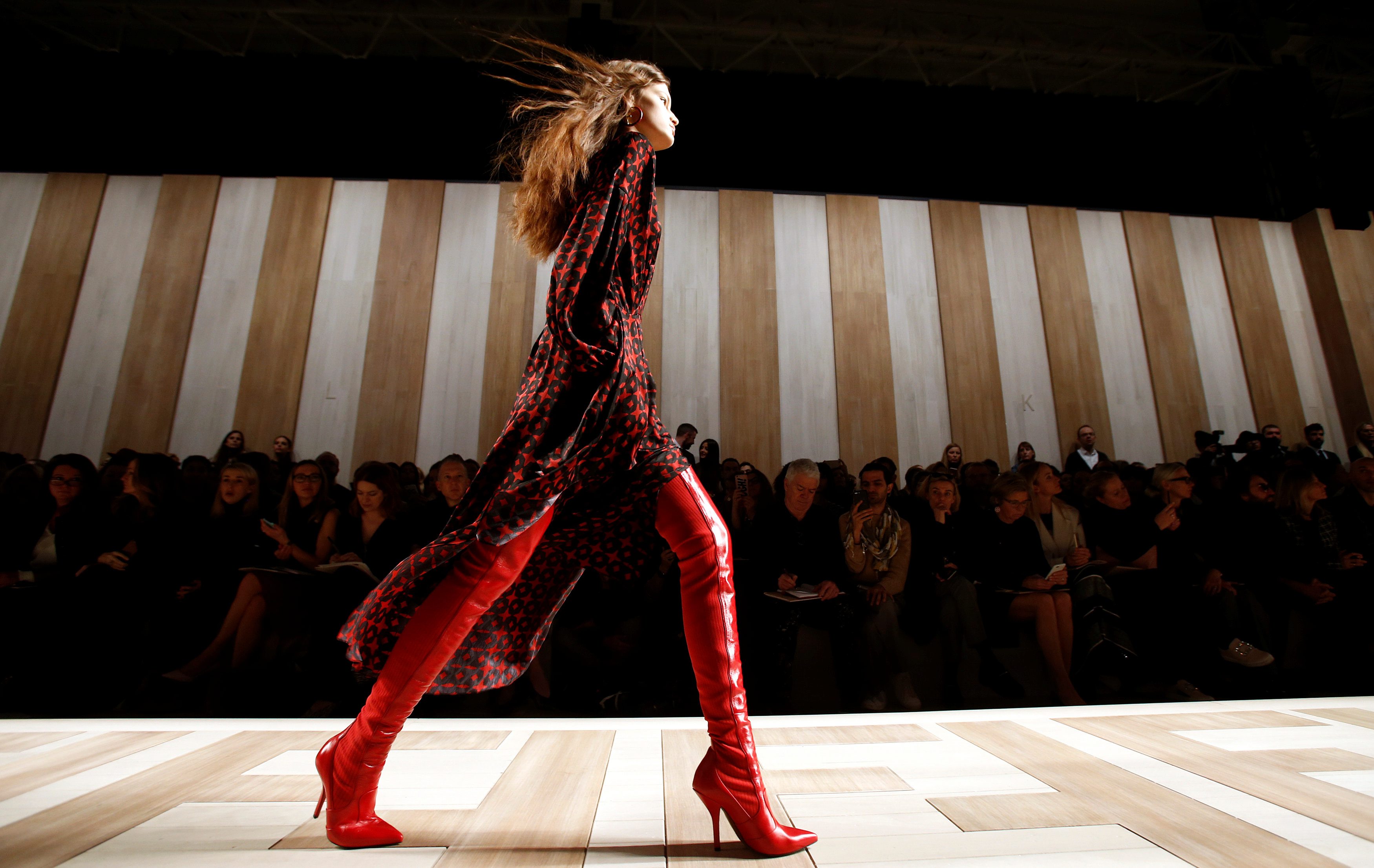 2017-02-23T142533Z_1635846173_RC19A77A69C0_RTRMADP_3_FASHION-MILAN-FENDI-PRADA