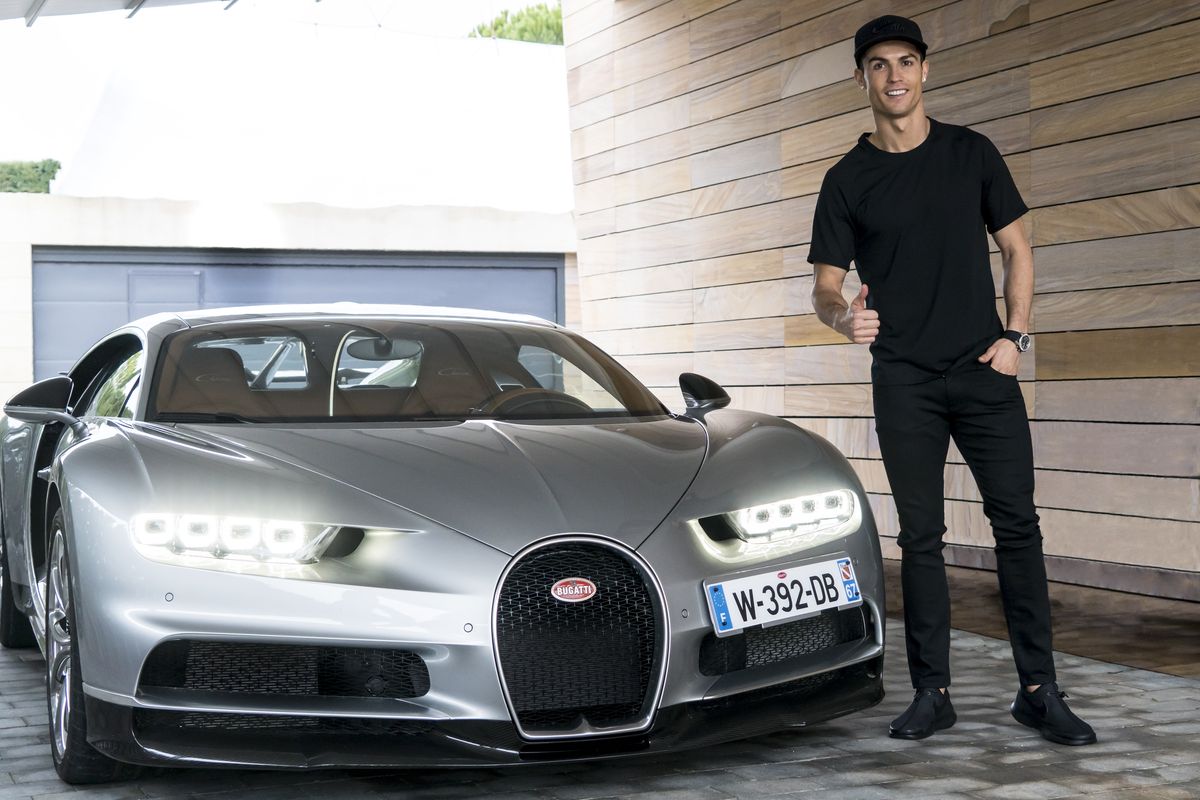 Cristiano-Ronaldo-Bugatti-Chiron-2