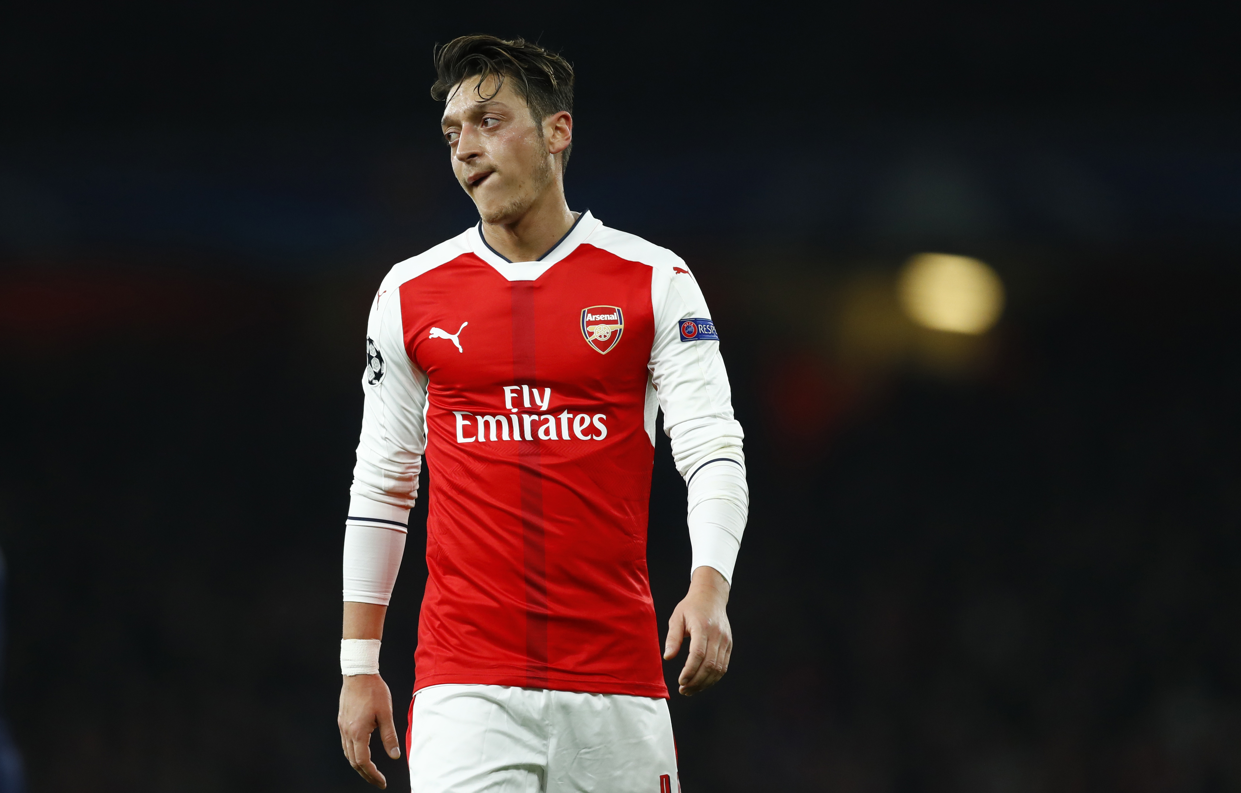 2016-11-23T202536Z_122934336_MT1ACI14681641_RTRMADP_3_SOCCER-CHAMPIONS-ARS-PSG