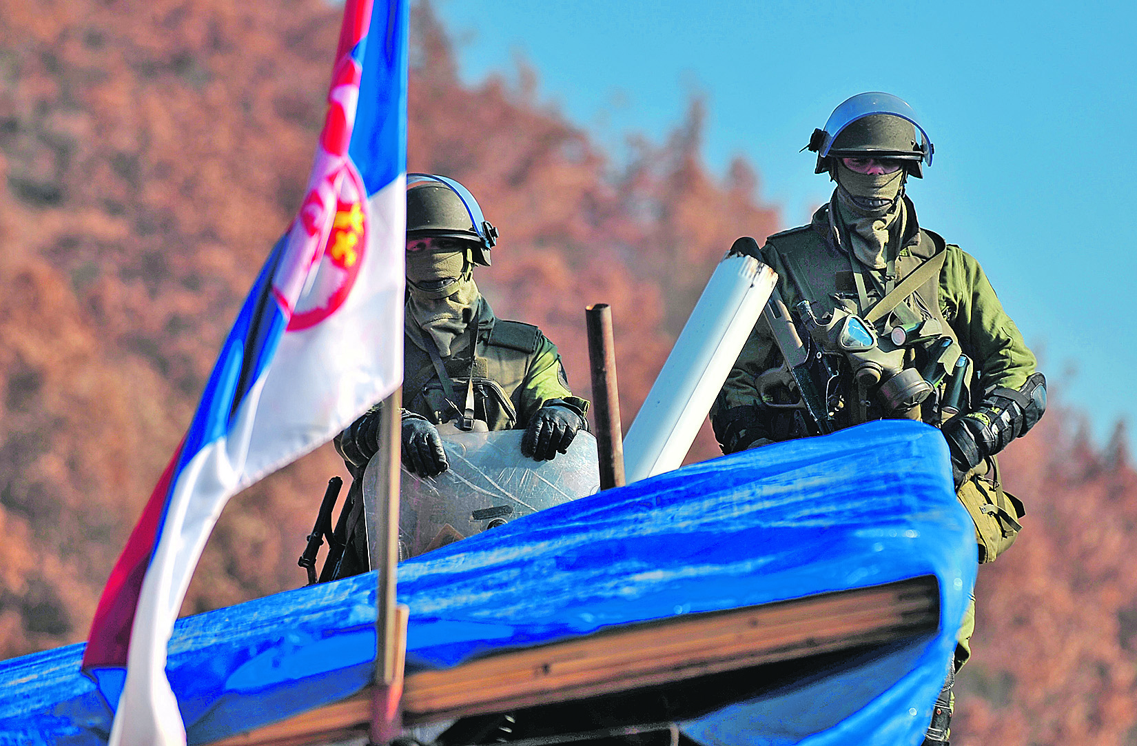 106514-137097-kosovo_barikade3-301111