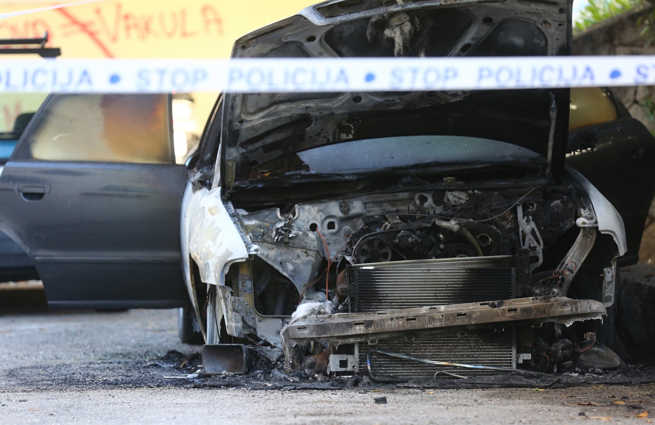 zapaljen_audi12-221216
