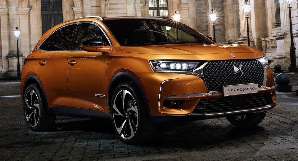 ds7-crossback-makes-debut-31