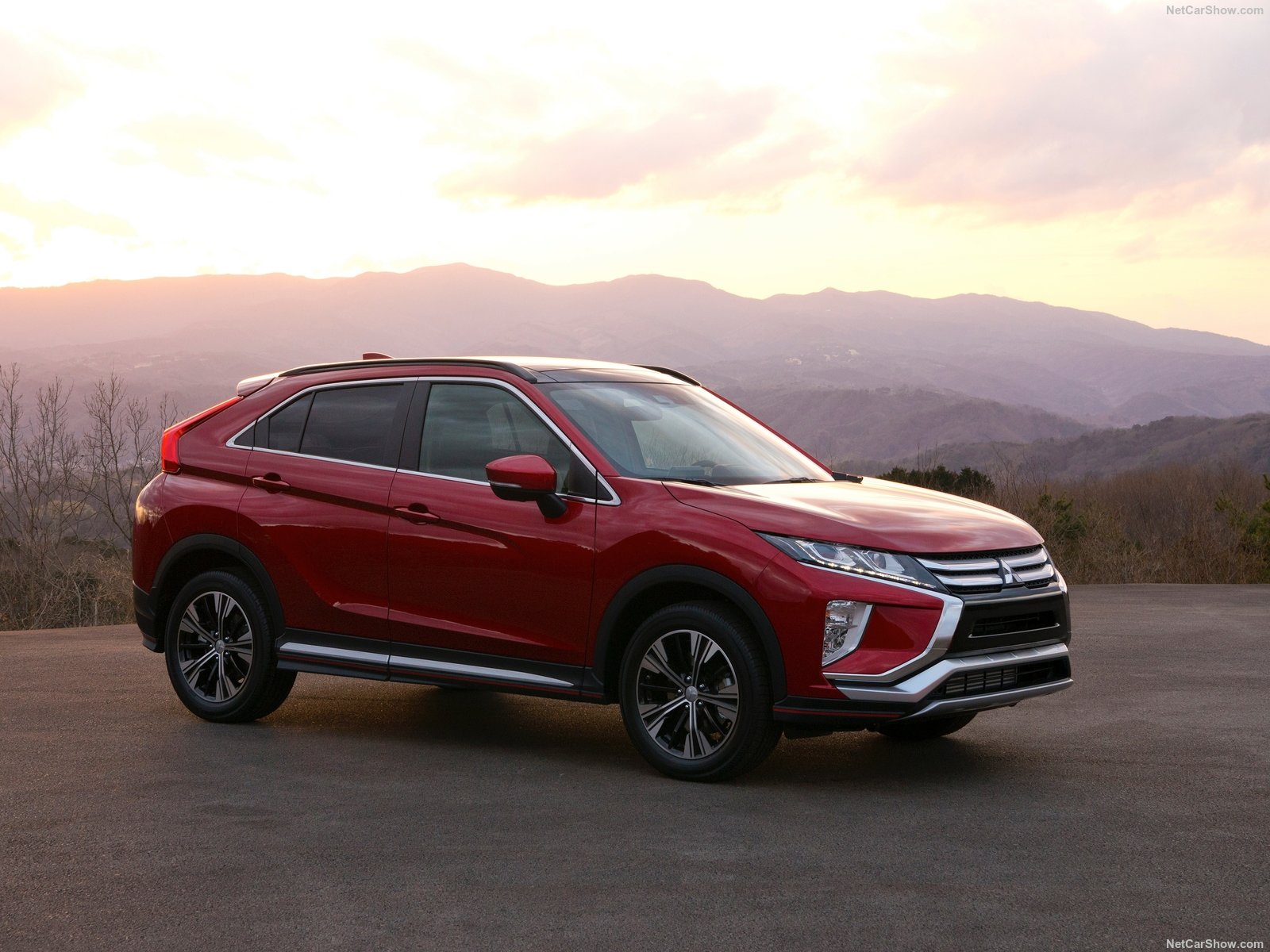 Mitsubishi-Eclipse_Cross-2018-1600-02