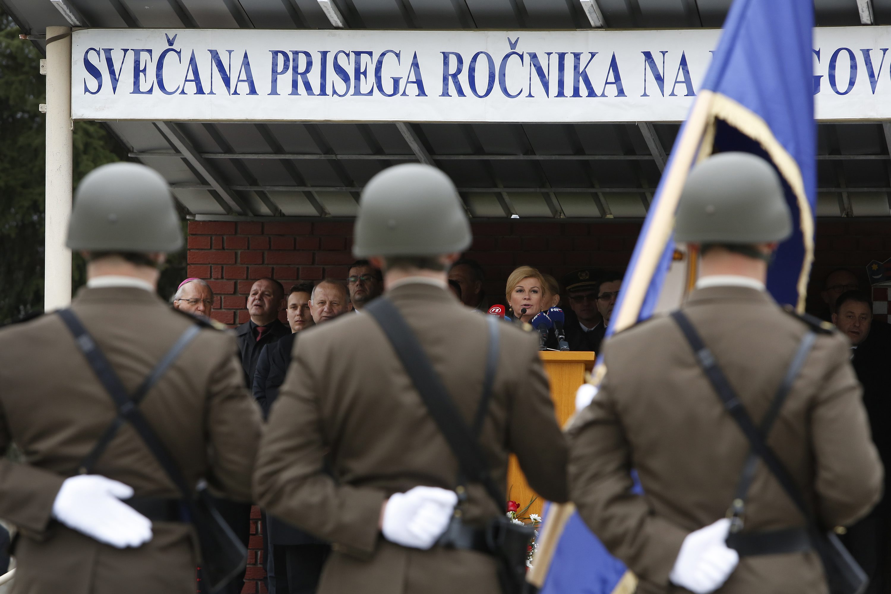 prisega_kitarovic21-110317