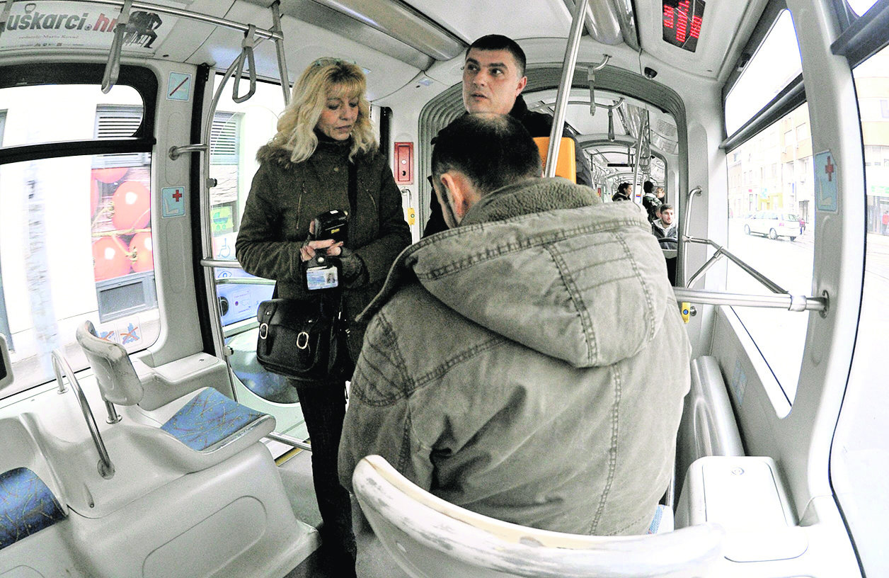 111624-144083-tramvaj_kontrola5-090217