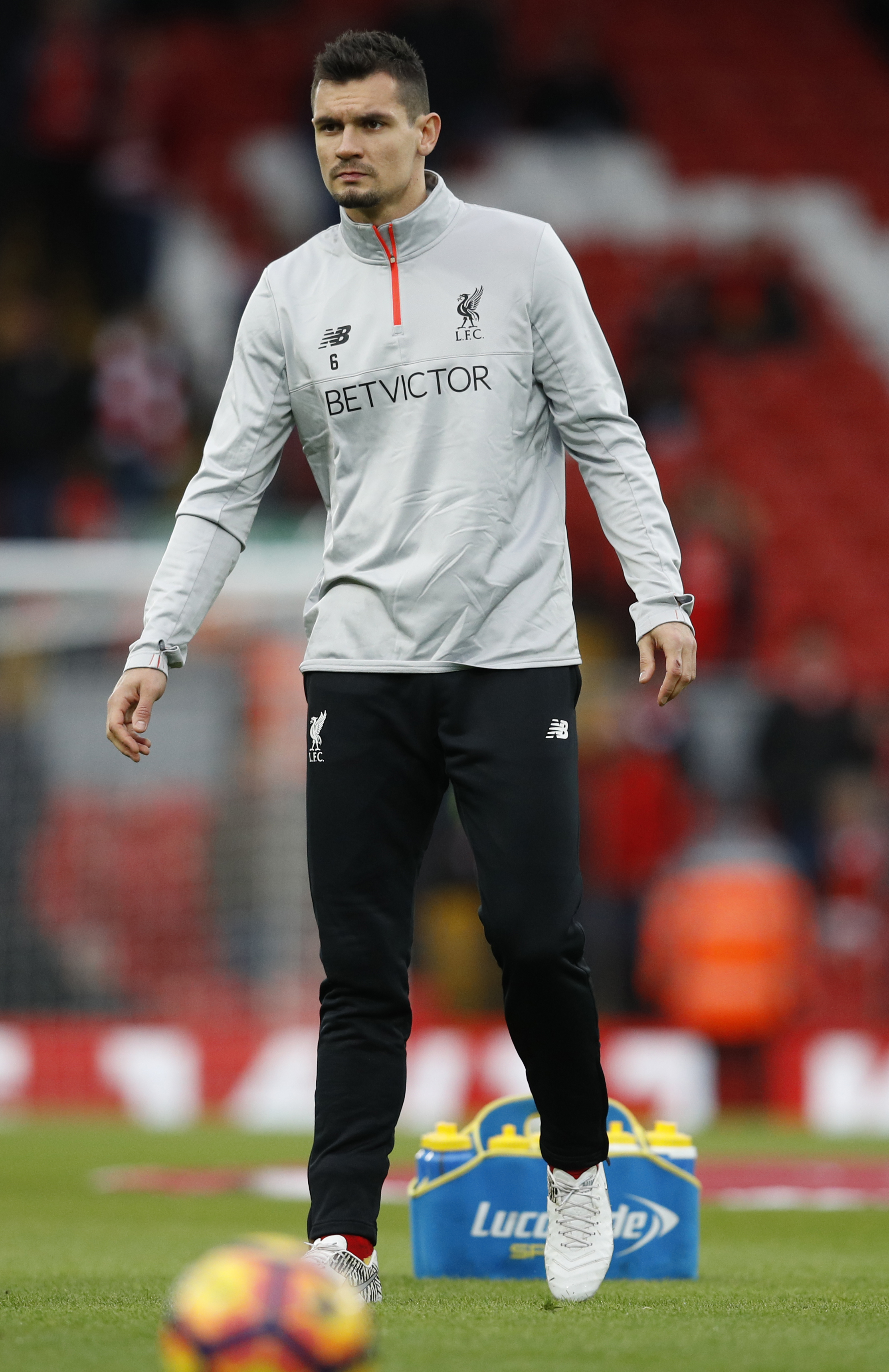 2017-03-04T170425Z_131648665_MT1ACI14760852_RTRMADP_3_SOCCER-ENGLAND-LIV-ARS