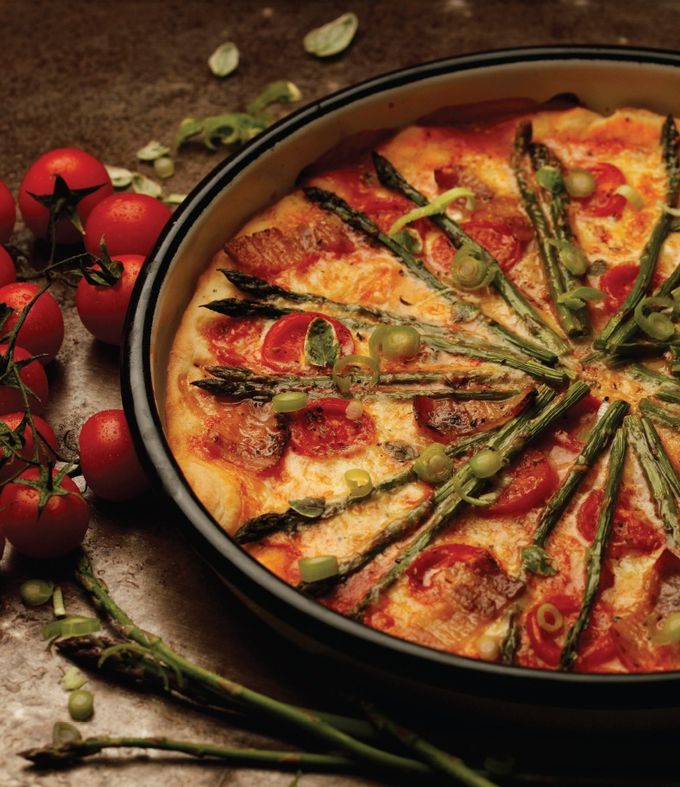 Pizza sa šparogama, slaninom i mozzarellom