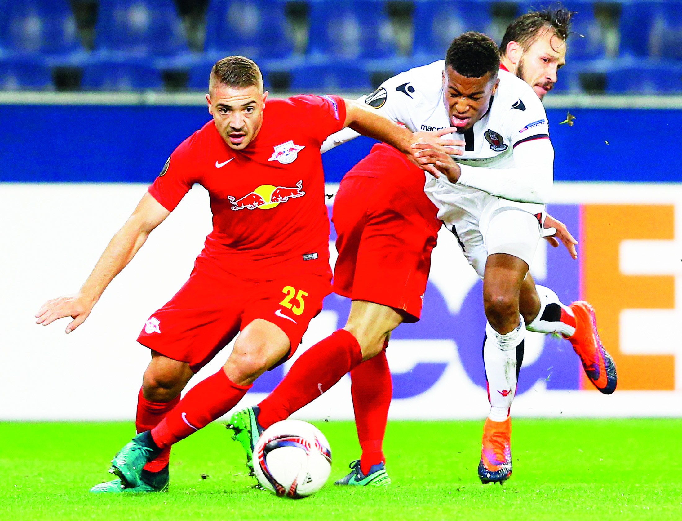 2016-10-20T174332Z_800094473_LR1ECAK1D8AH9_RTRMADP_3_SOCCER-EUROPA-RBS-NCE_copy