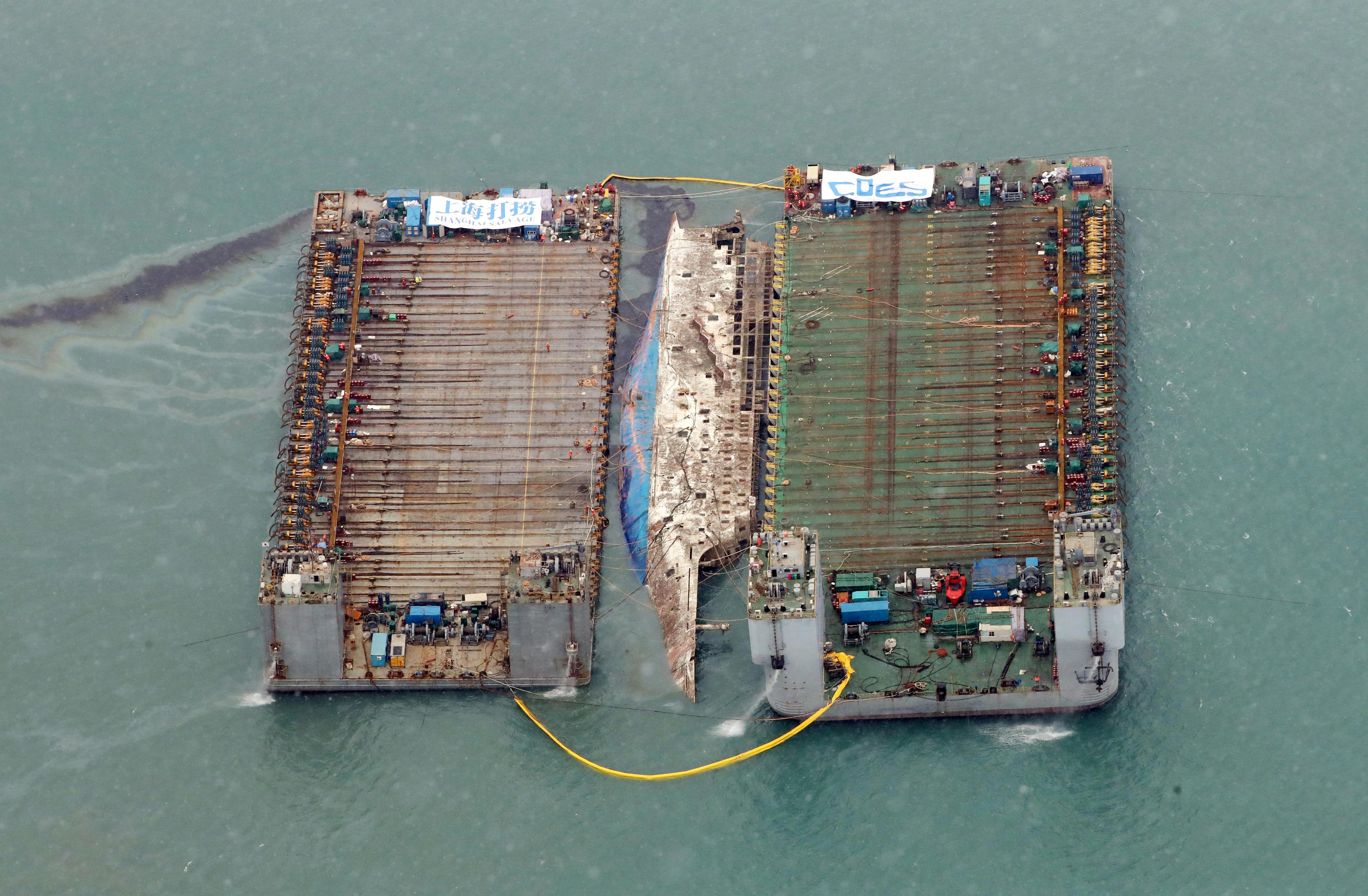 2017-03-23T071224Z_1333452135_RC195C543C40_RTRMADP_3_SOUTHKOREA-FERRY