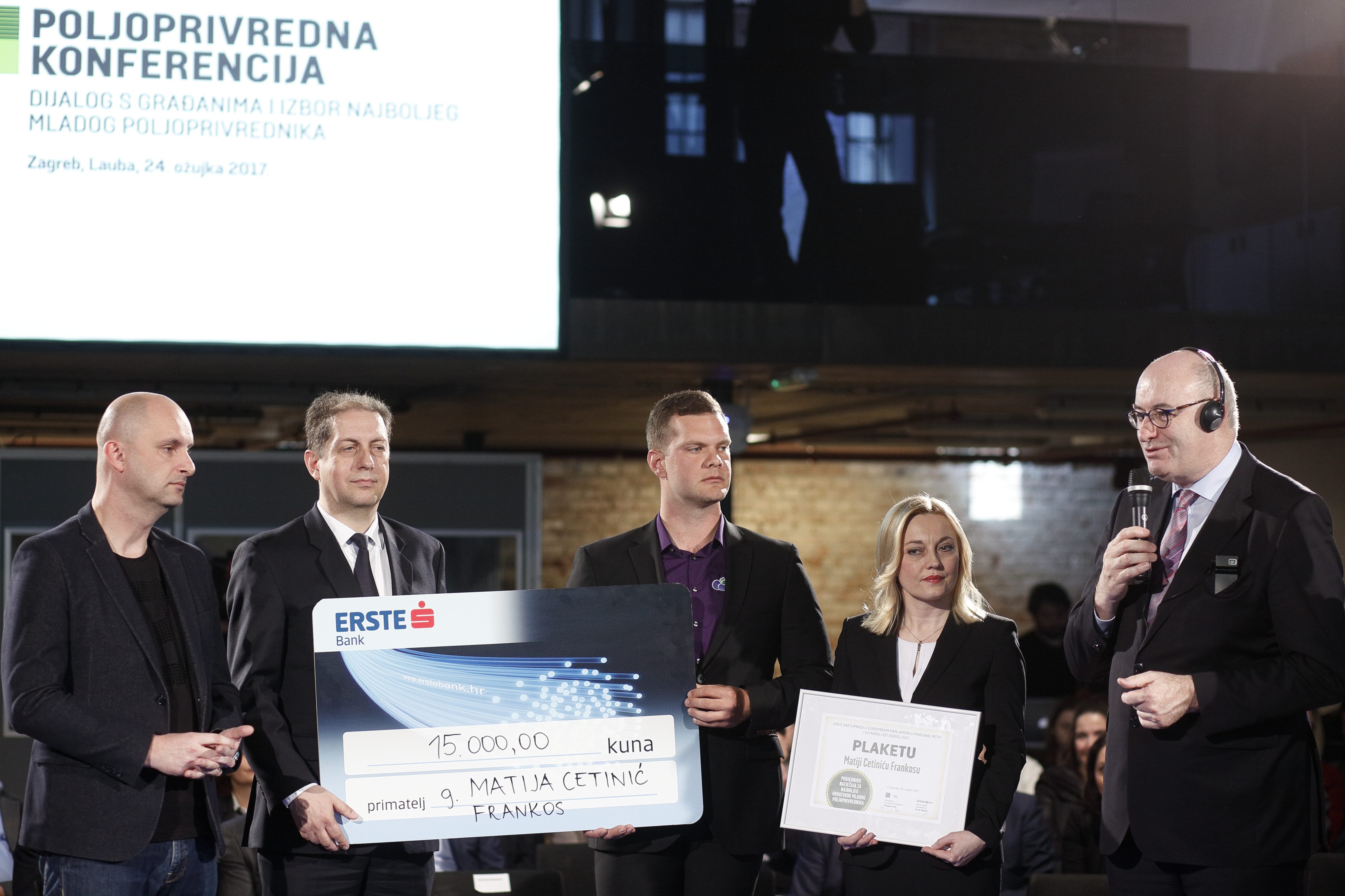 Ministar poljoprivrede Tomislav Tolušić, dobitnik nagrade za najboljeg poljoprivrednima Matija Cetinić Frankos, zastupnica u EU parlamentu Marijana Petir, povjerenik EK za poljoprivredu Phil Hogan